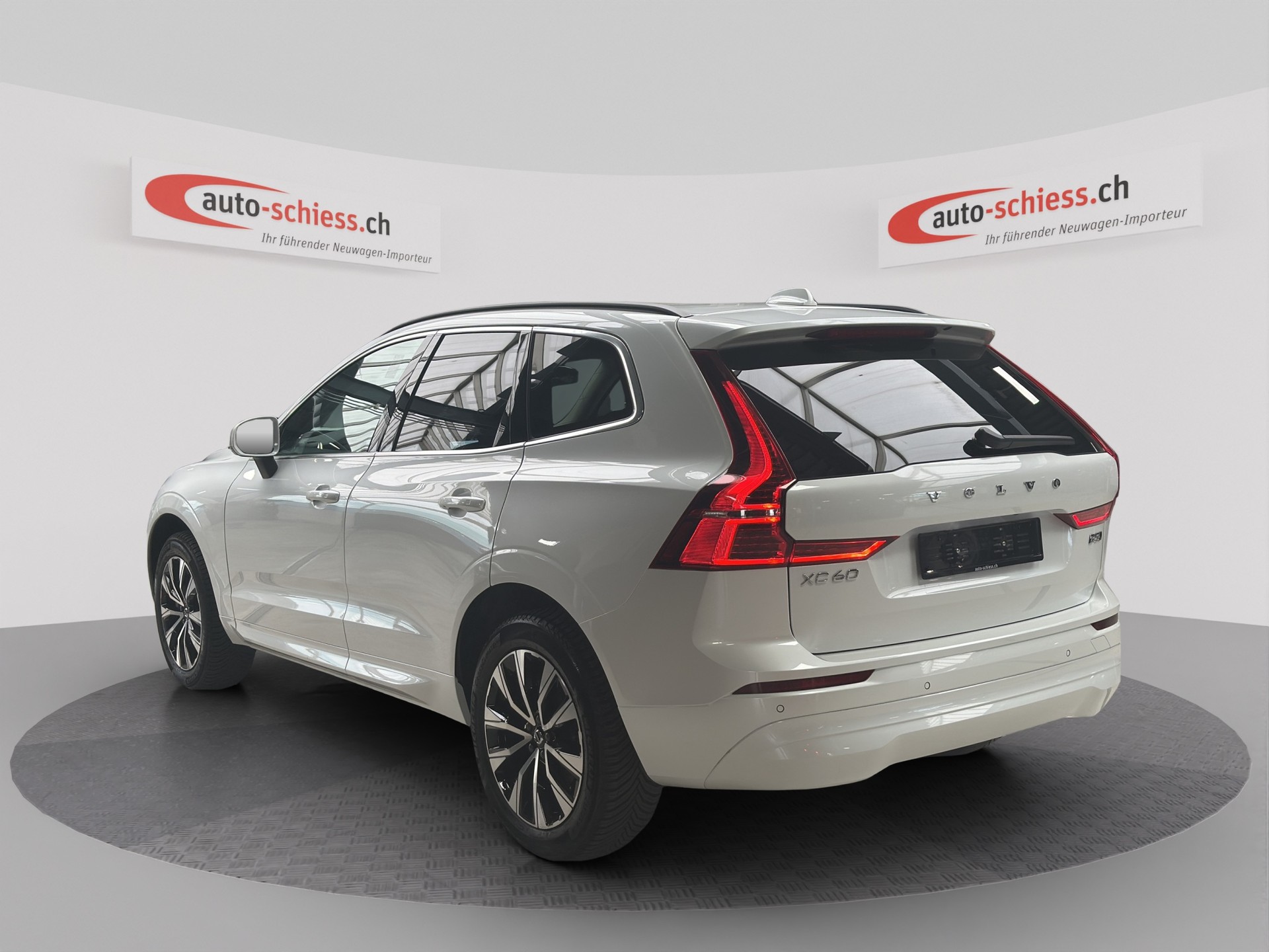 VOLVO XC60 B5 Benzin Mild Hybrid AWD Core Geartronic-image-2