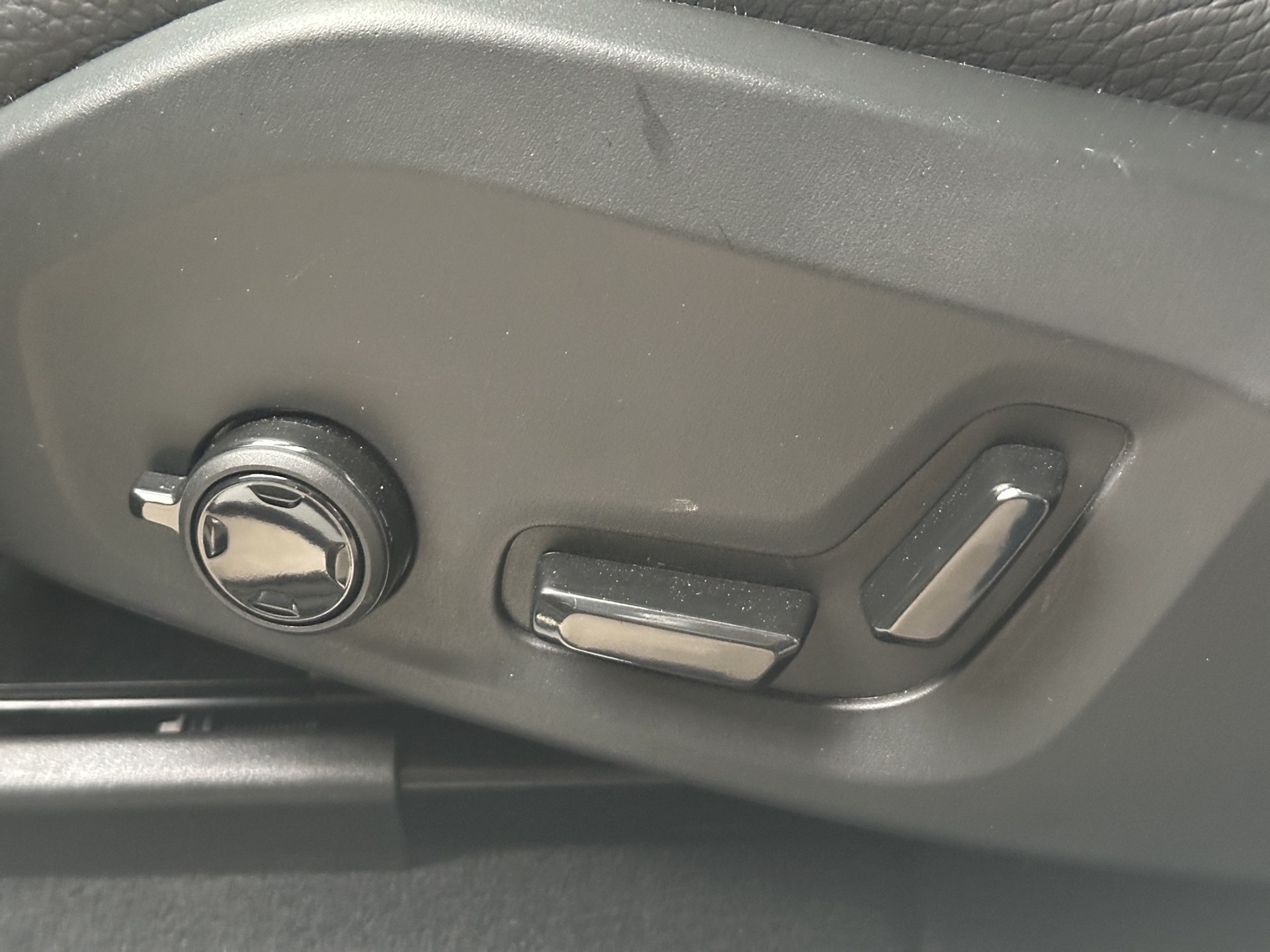 VOLVO XC60 B5 Benzin Mild Hybrid AWD Core Geartronic-image-9