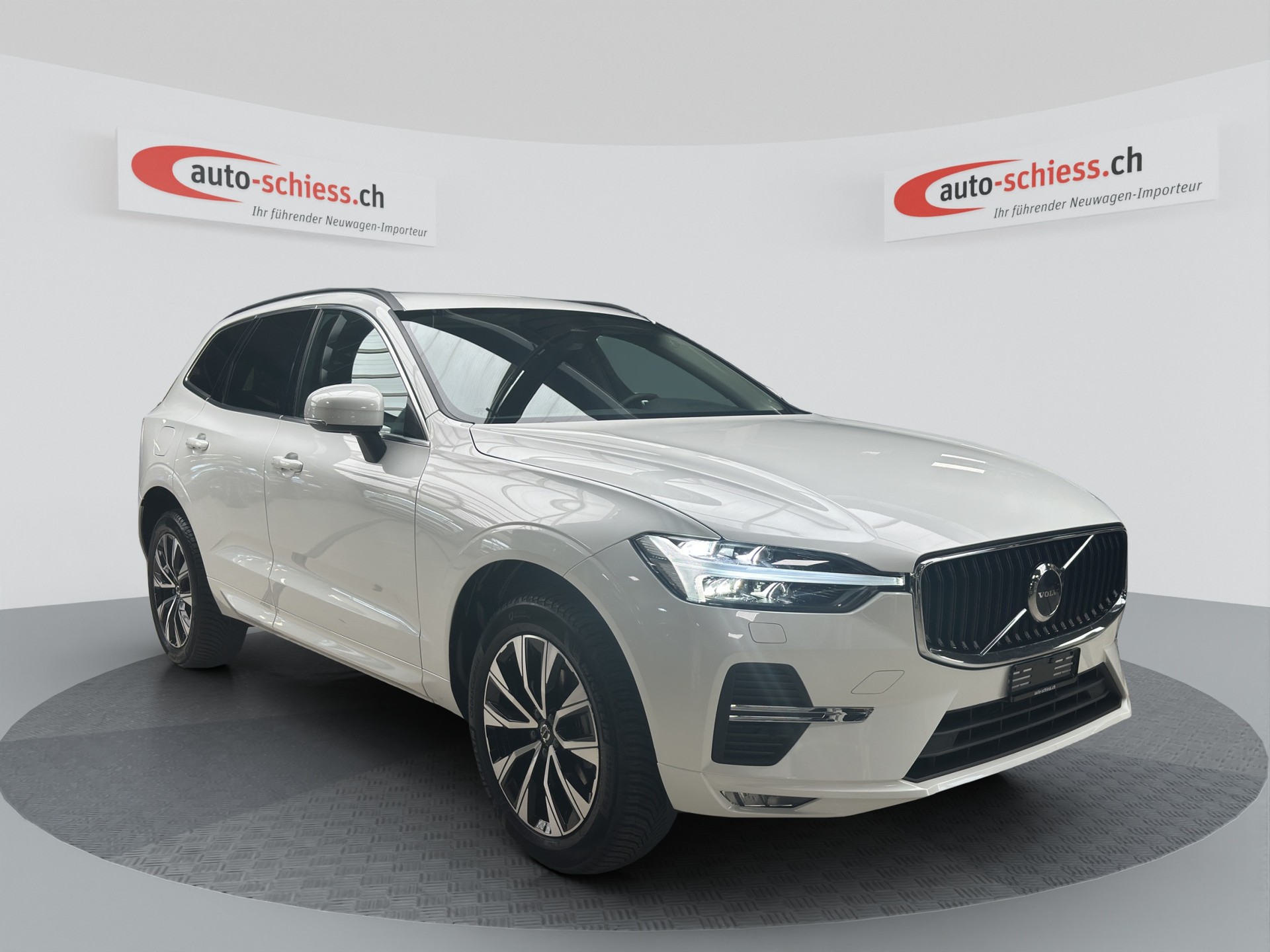 VOLVO XC60 B5 Benzin Mild Hybrid AWD Core Geartronic-image-0