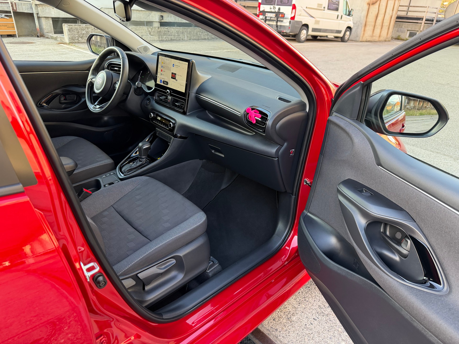 TOYOTA Yaris 1.5 Trend e-CVT-image-12