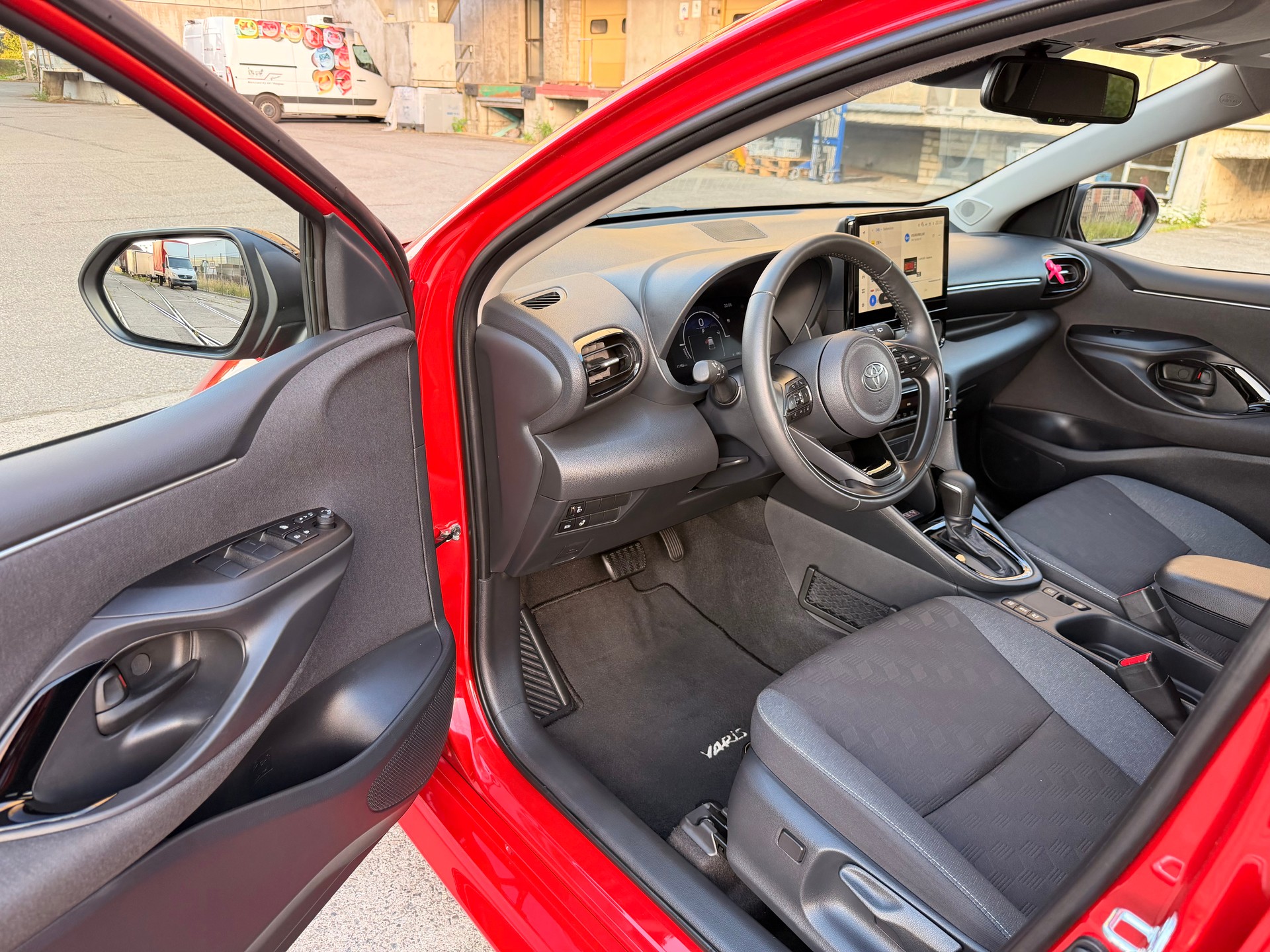 TOYOTA Yaris 1.5 Trend e-CVT-image-9