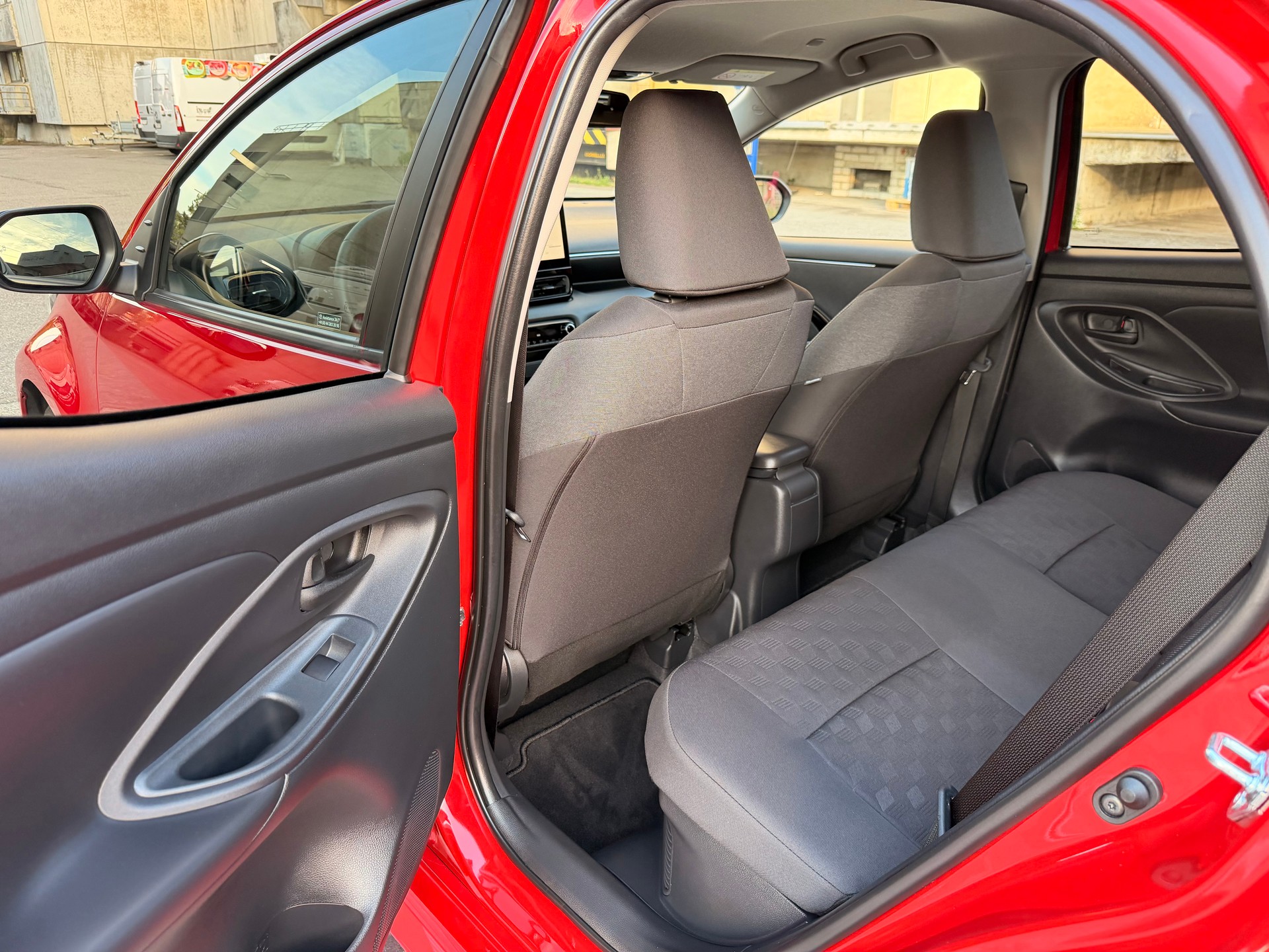 TOYOTA Yaris 1.5 Trend e-CVT-image-10