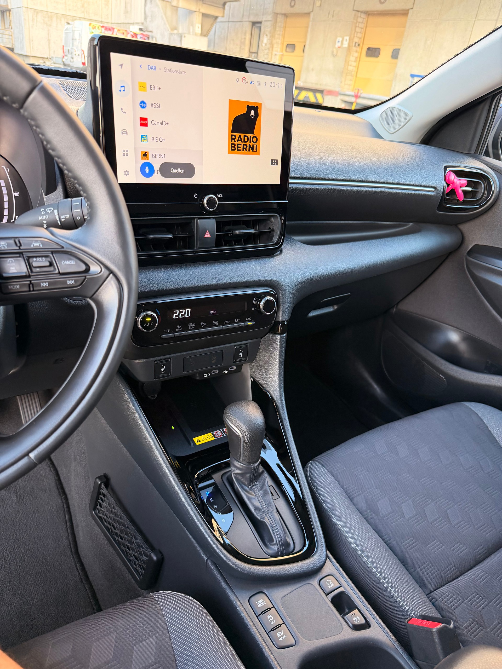 TOYOTA Yaris 1.5 Trend e-CVT-image-8