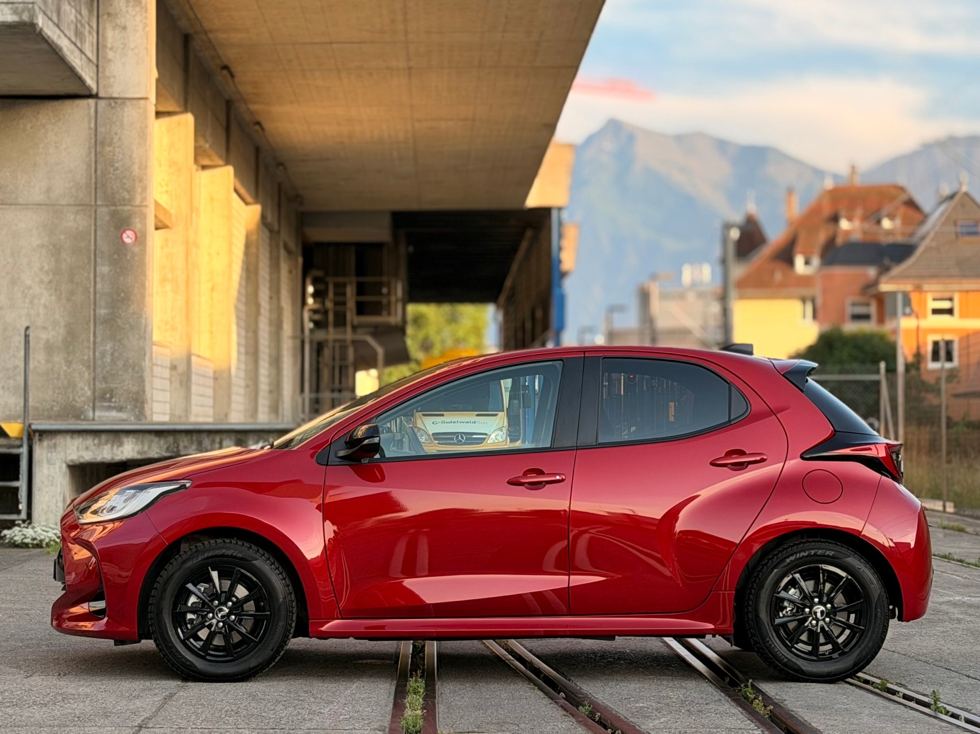 TOYOTA Yaris 1.5 Trend e-CVT-image-1