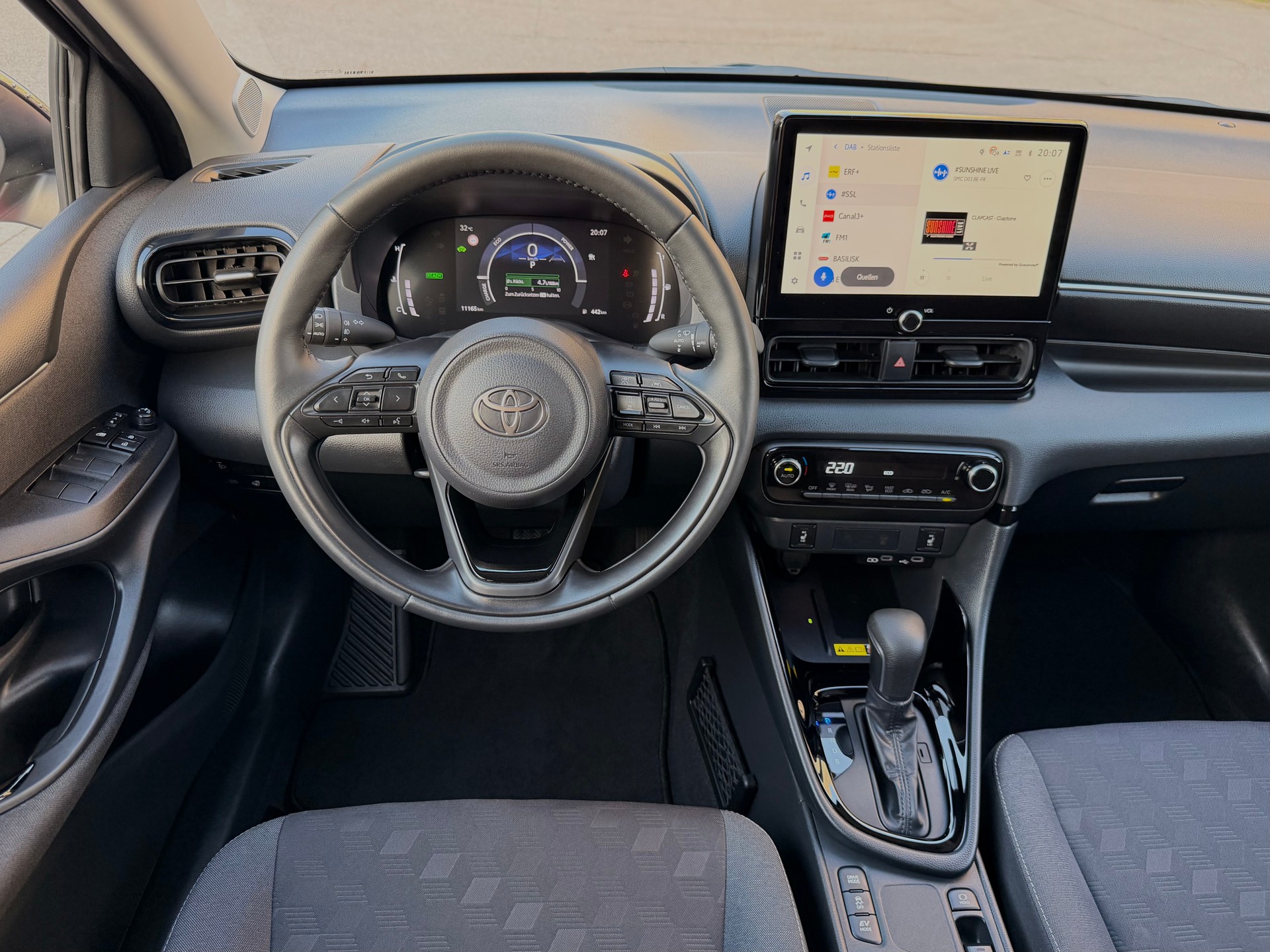 TOYOTA Yaris 1.5 Trend e-CVT-image-7