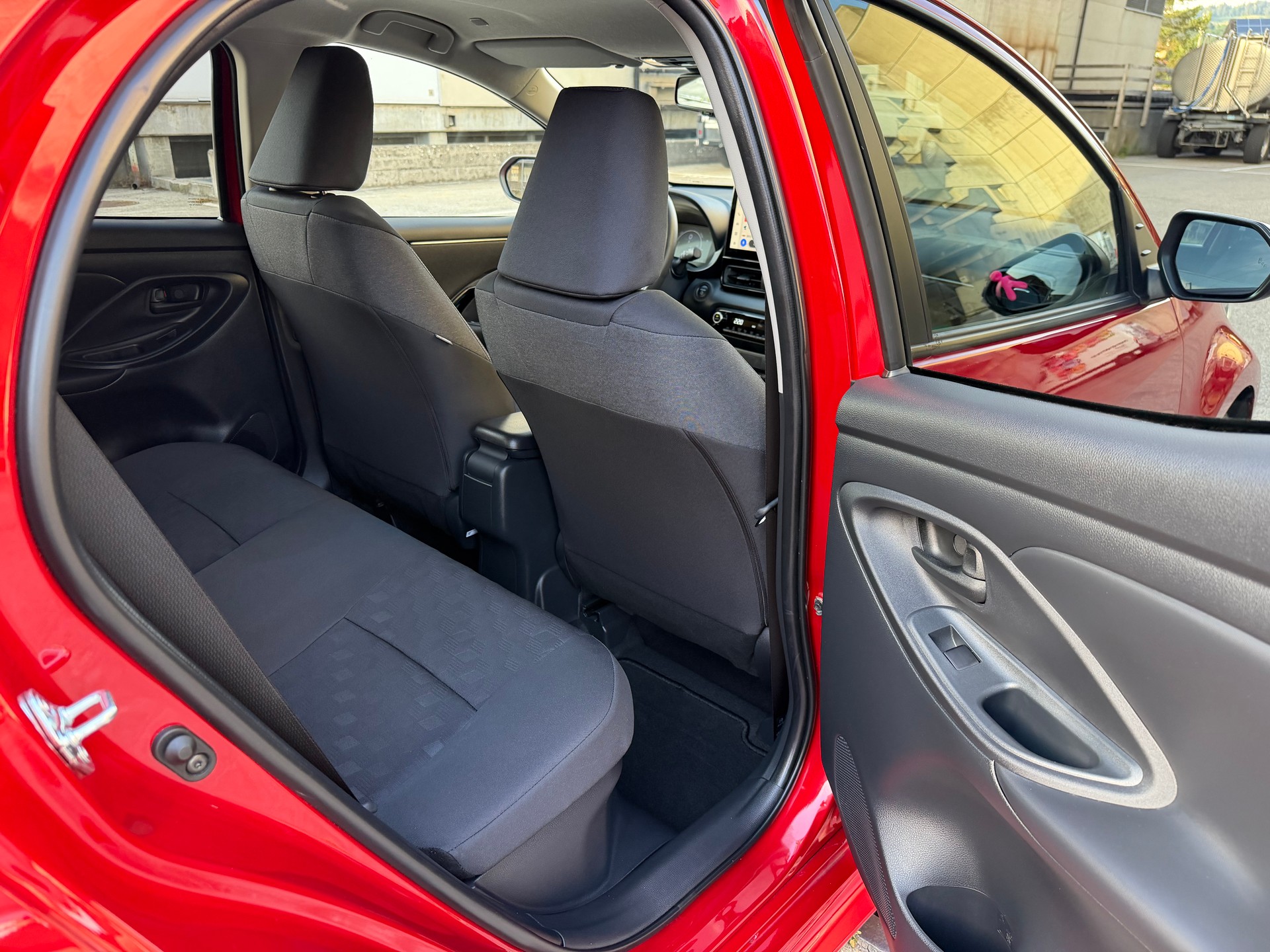 TOYOTA Yaris 1.5 Trend e-CVT-image-11