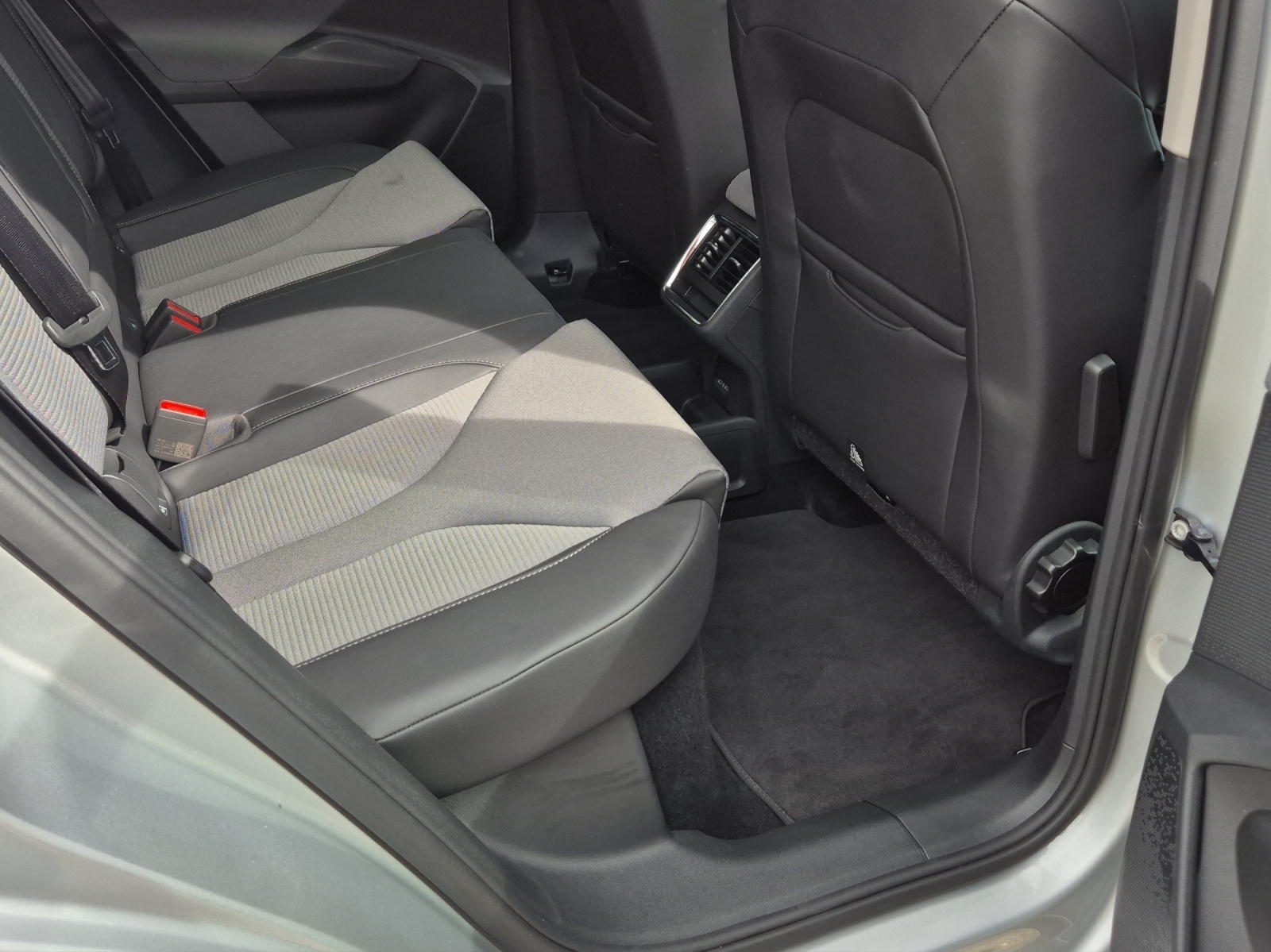 SKODA Enyaq iV 80-image-21