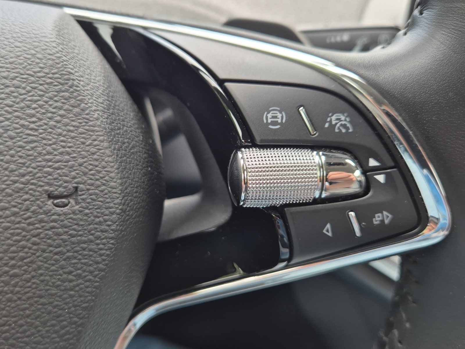 SKODA Enyaq iV 80-image-12