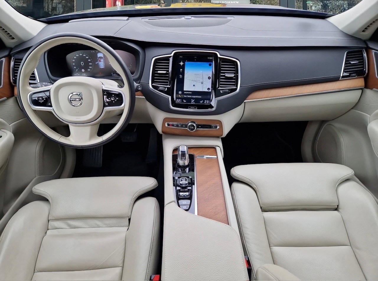 VOLVO 2.0 T8 TE Inscription 7P. AWD-image-4