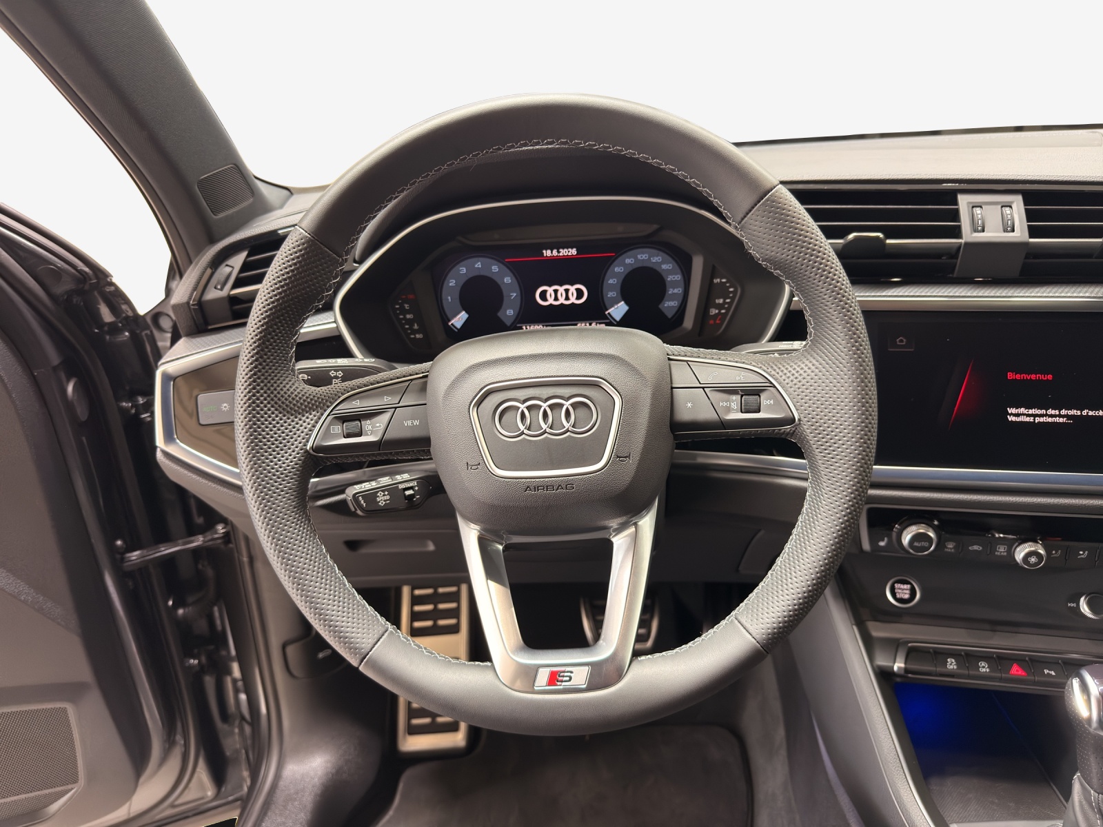 AUDI Q3 35 TFSI S line Attraction S-tronic-image-9