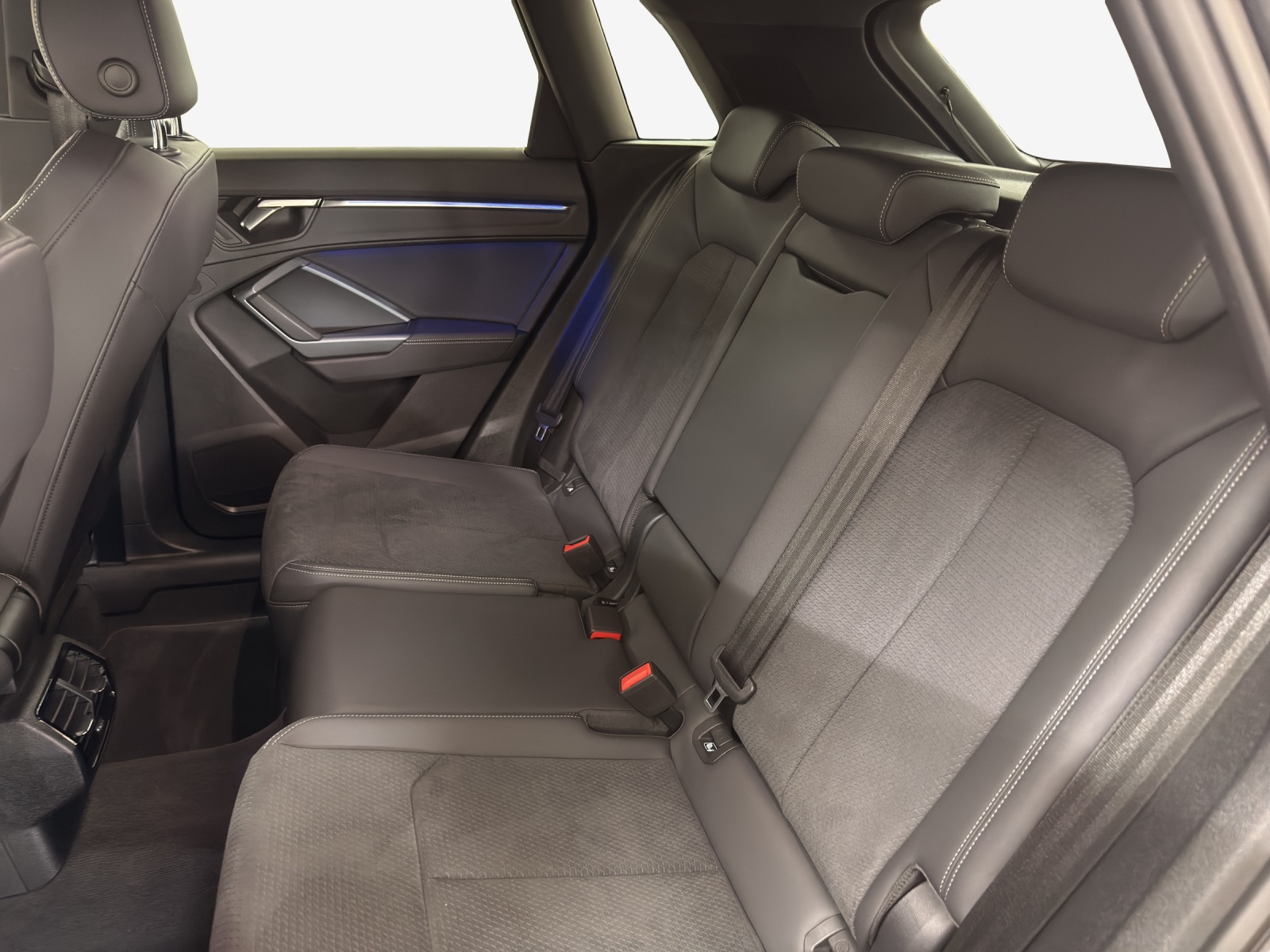 AUDI Q3 35 TFSI S line Attraction S-tronic-image-11