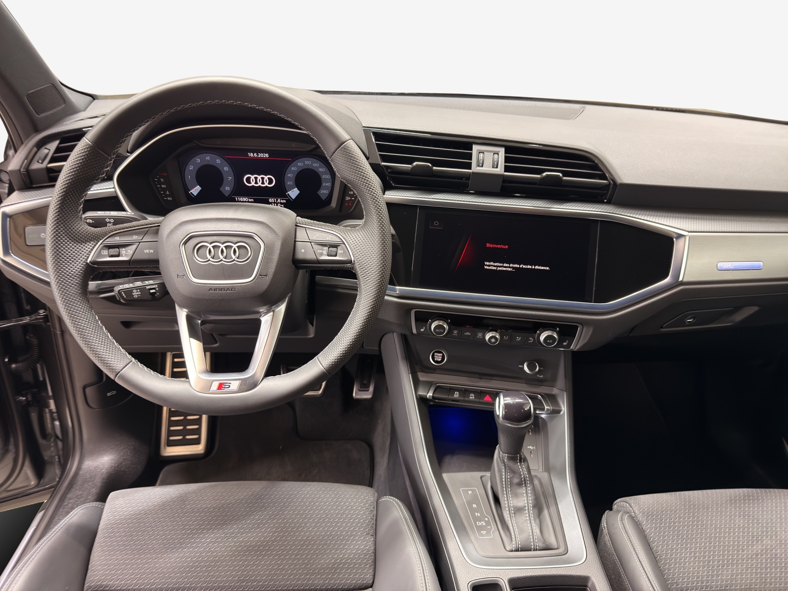 AUDI Q3 35 TFSI S line Attraction S-tronic-image-8
