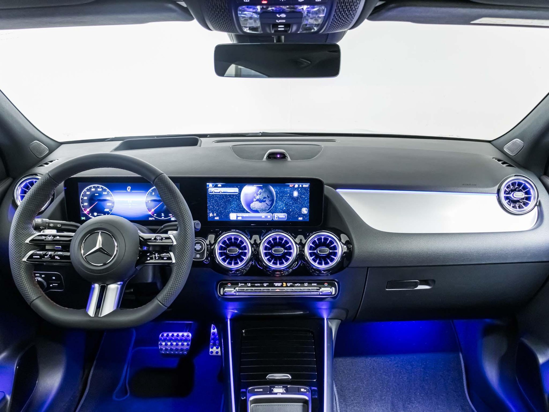 MERCEDES-BENZ GLA 220 d 4MATIC "Swiss Star"-image-11