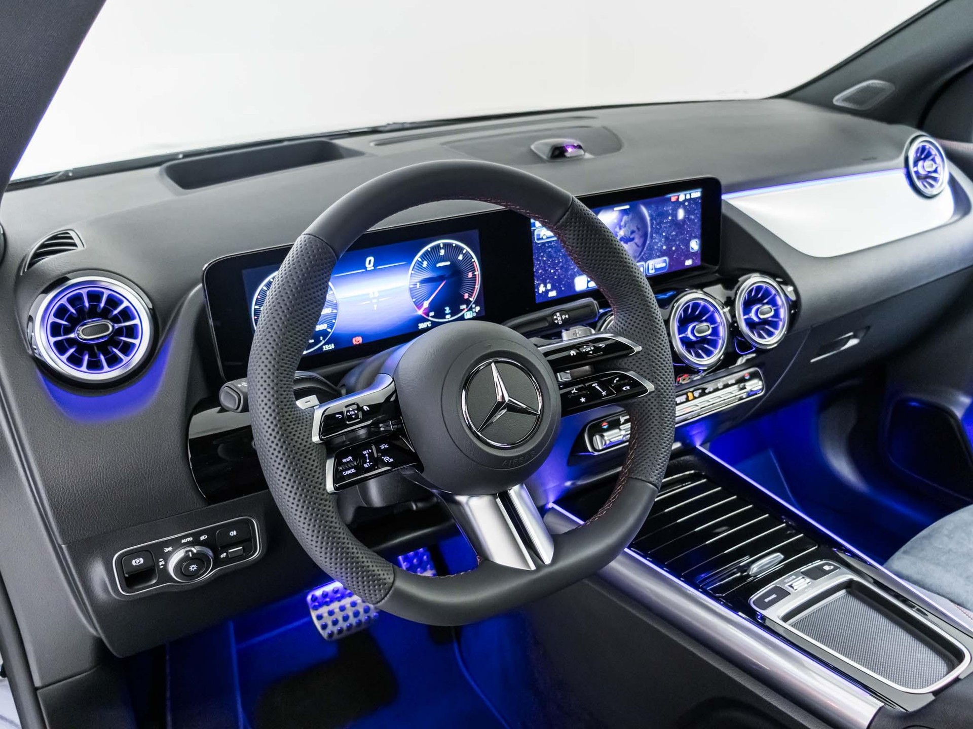 MERCEDES-BENZ GLA 220 d 4MATIC "Swiss Star"-image-9