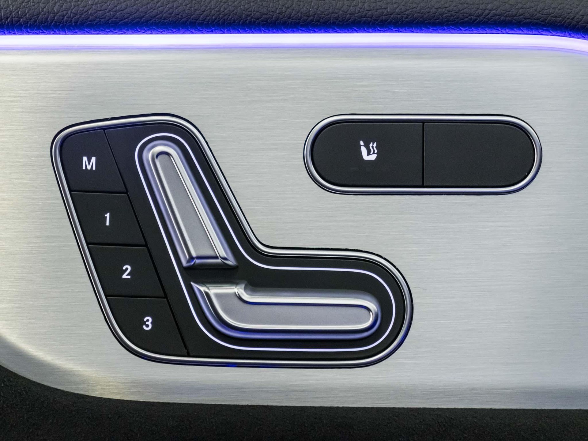 MERCEDES-BENZ GLA 220 d 4MATIC "Swiss Star"-image-12