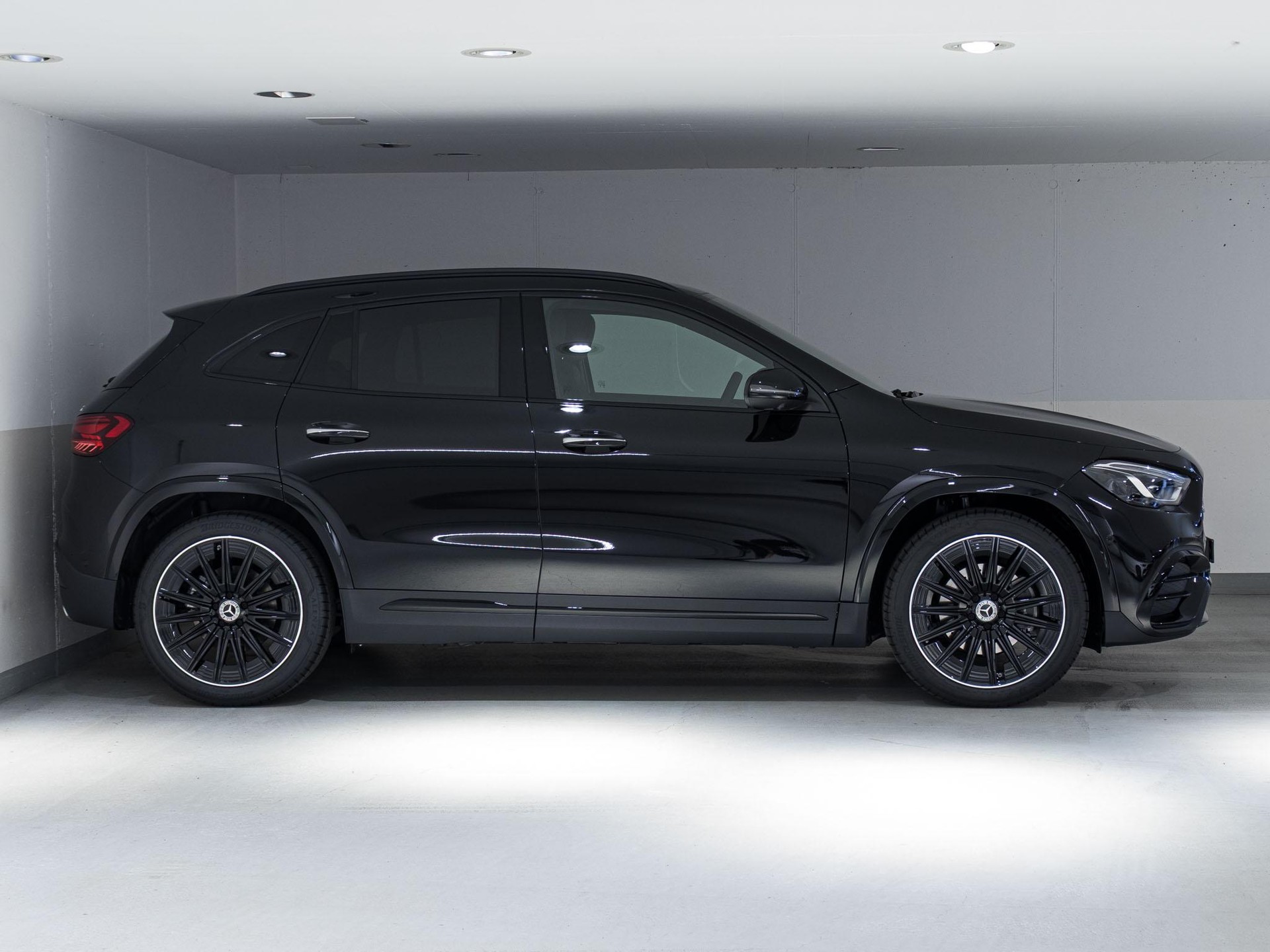 MERCEDES-BENZ GLA 220 d 4MATIC "Swiss Star"-image-1