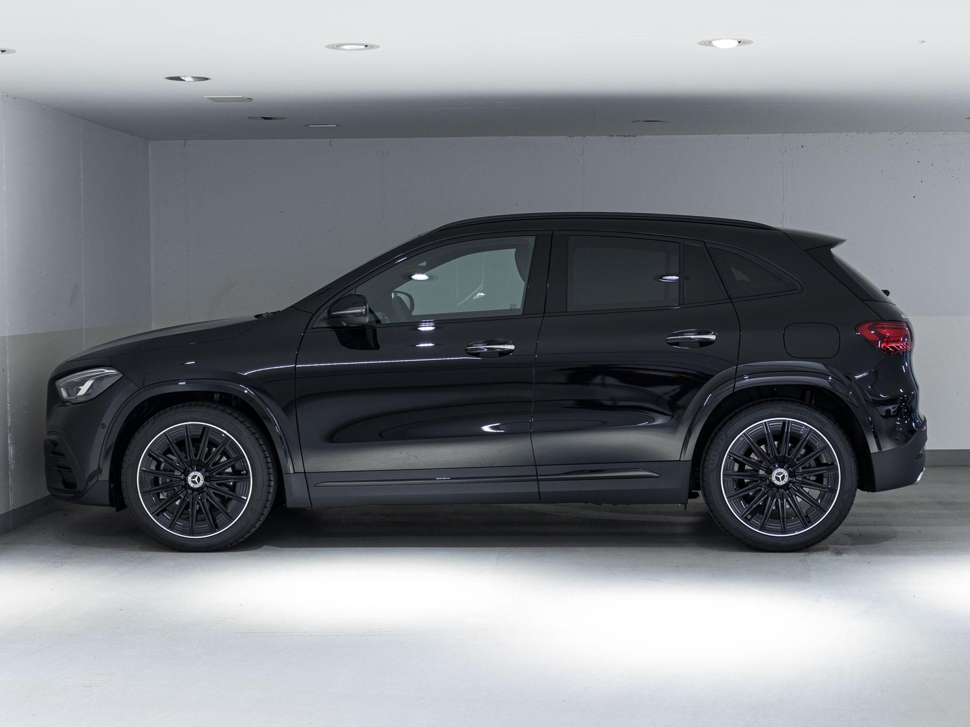 MERCEDES-BENZ GLA 220 d 4MATIC "Swiss Star"-image-4