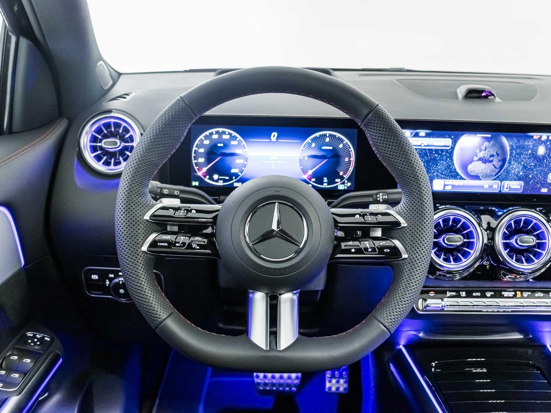 MERCEDES-BENZ GLA 220 d 4MATIC "Swiss Star"-image-10