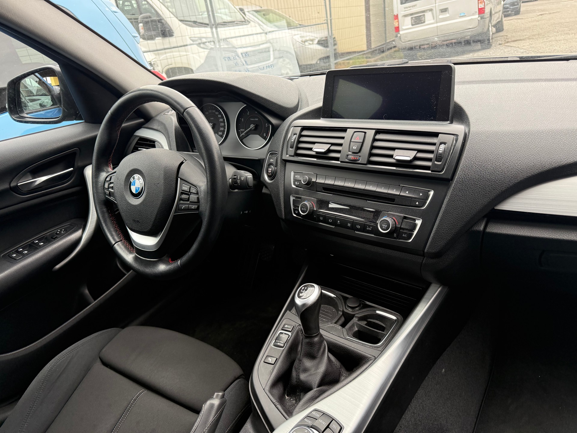 BMW 120d xDrive Sport Line-image-4