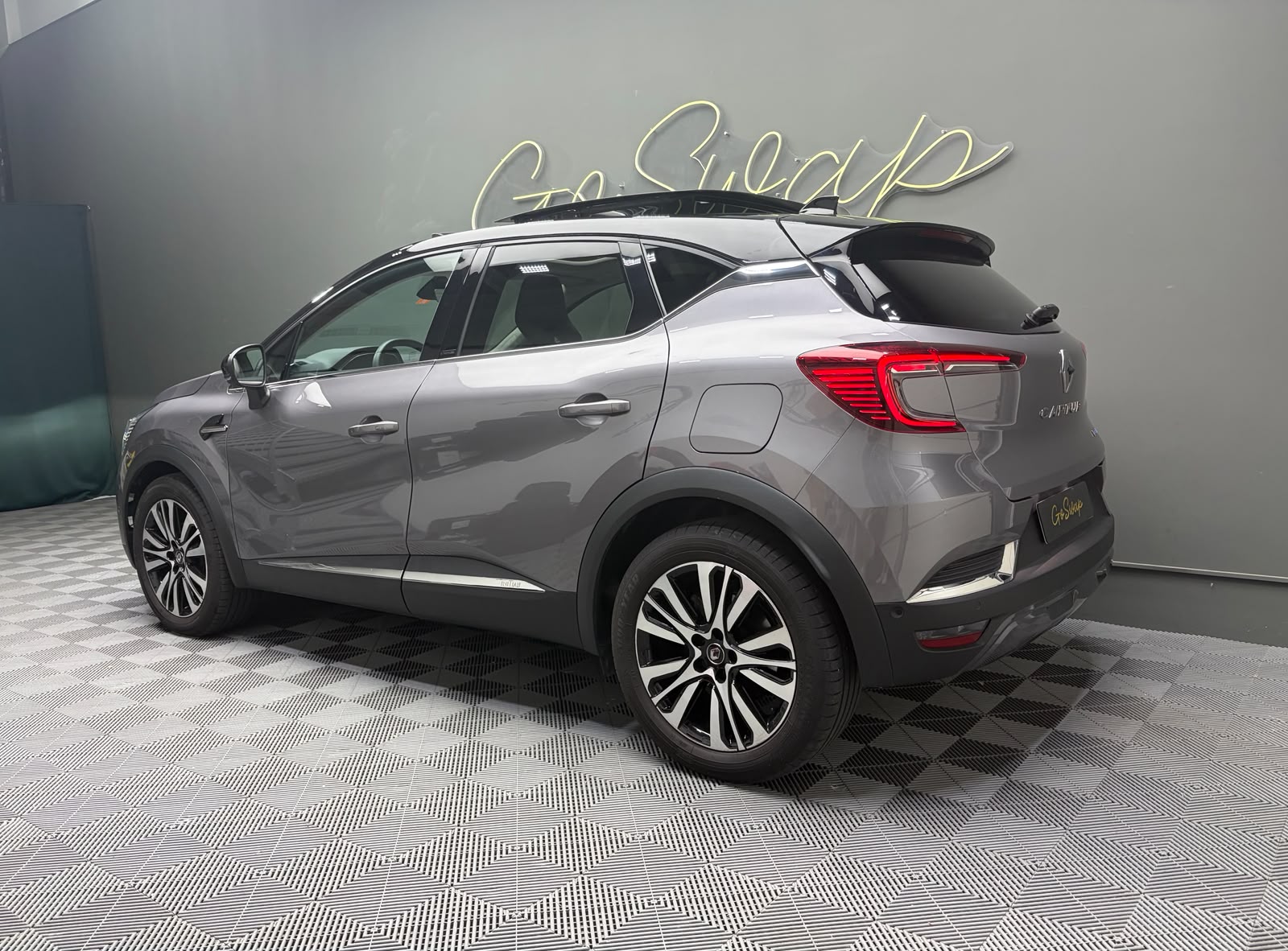 RENAULT Captur 1.6 E-Tech Initiale Paris DHT-image-8