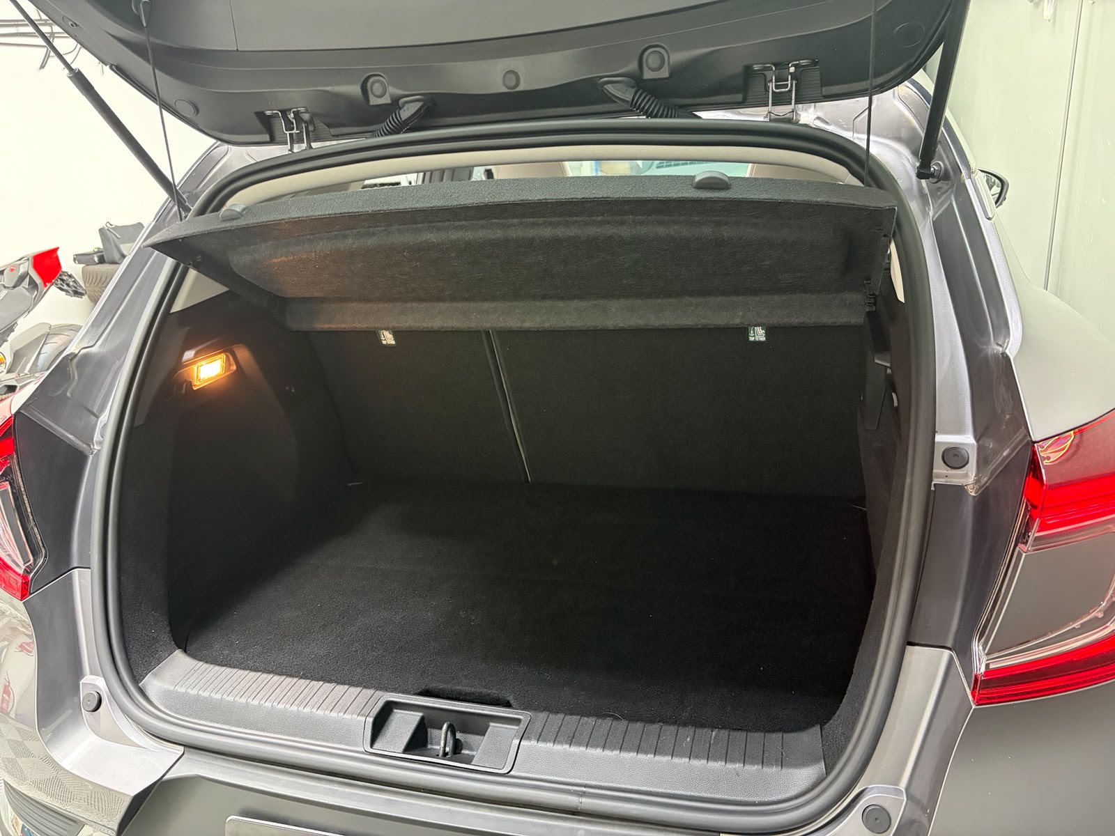 RENAULT Captur 1.6 E-Tech Initiale Paris DHT-image-25