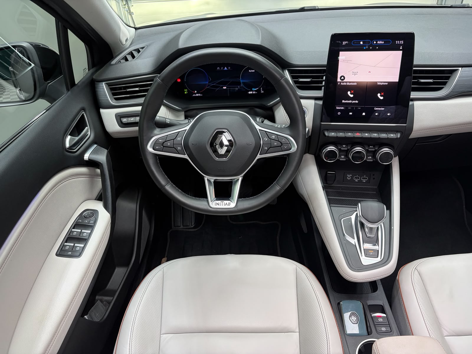 RENAULT Captur 1.6 E-Tech Initiale Paris DHT-image-17