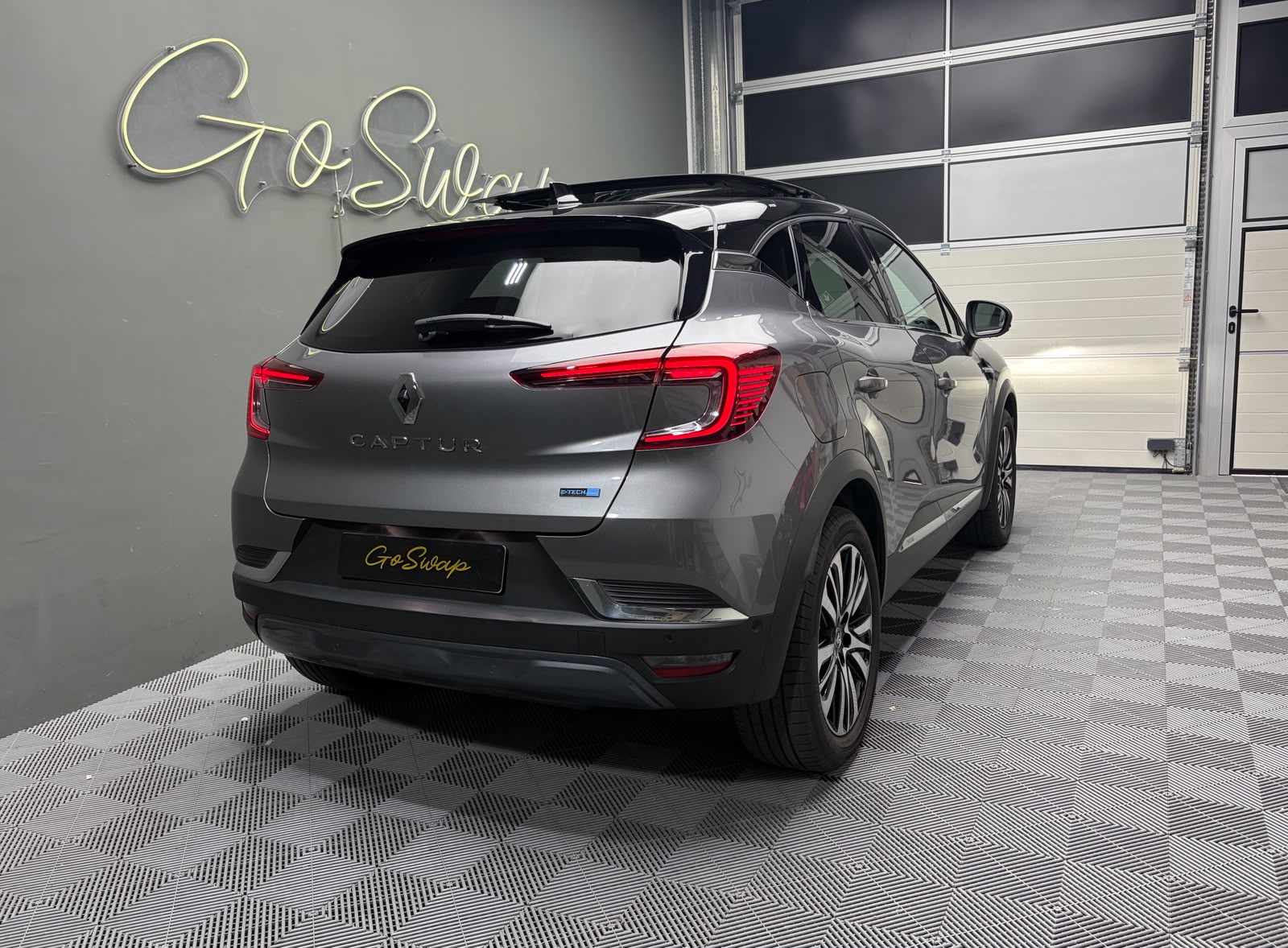 RENAULT Captur 1.6 E-Tech Initiale Paris DHT-image-3
