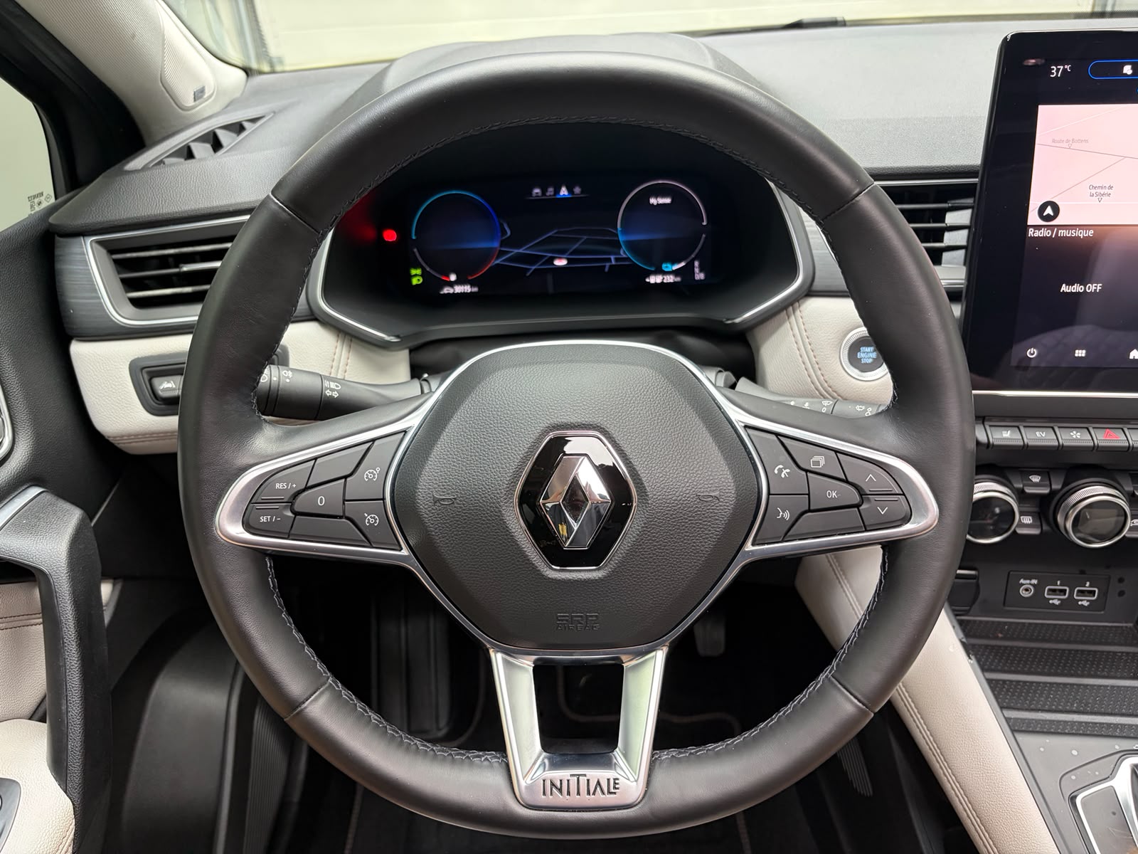 RENAULT Captur 1.6 E-Tech Initiale Paris DHT-image-18