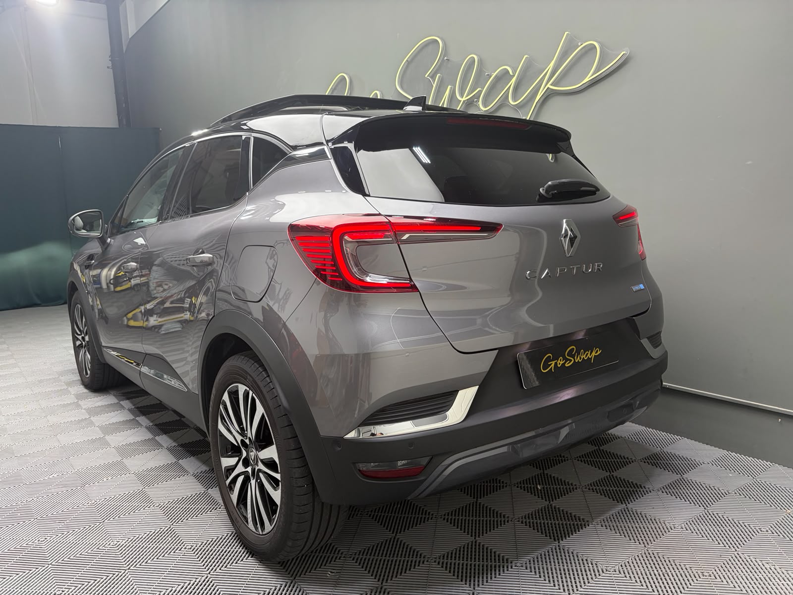 RENAULT Captur 1.6 E-Tech Initiale Paris DHT-image-9