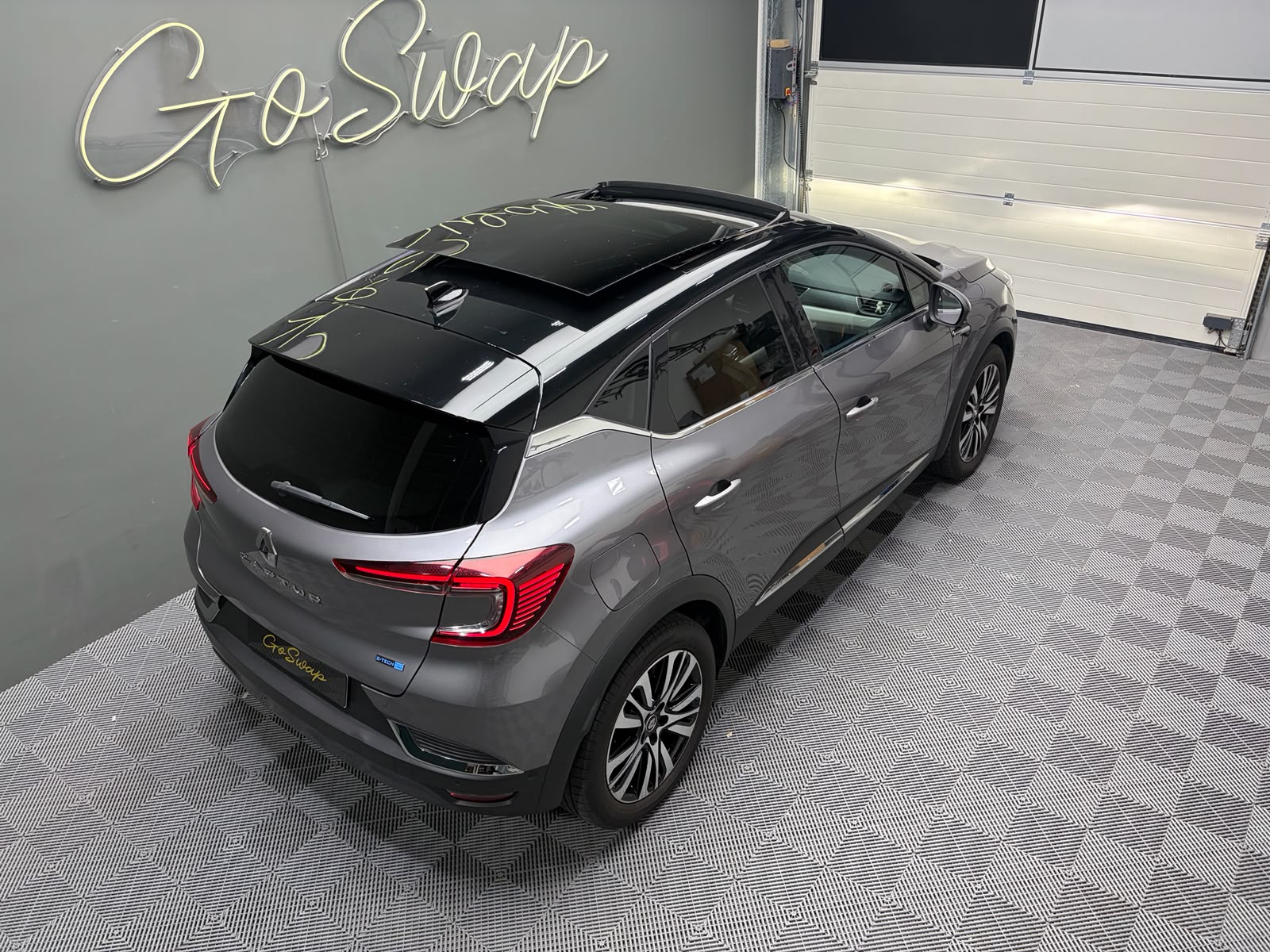 RENAULT Captur 1.6 E-Tech Initiale Paris DHT-image-4
