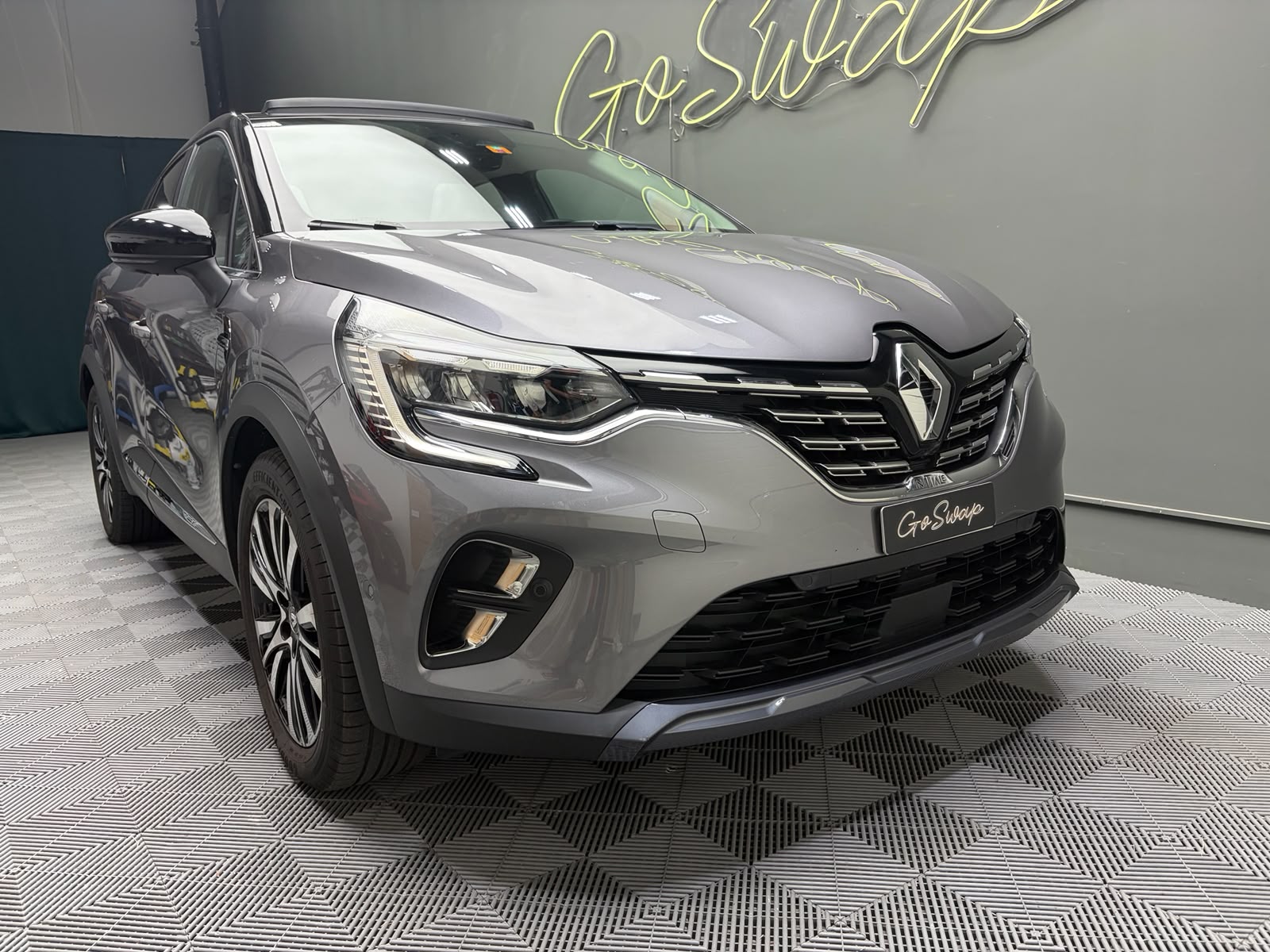 RENAULT Captur 1.6 E-Tech Initiale Paris DHT-image-2