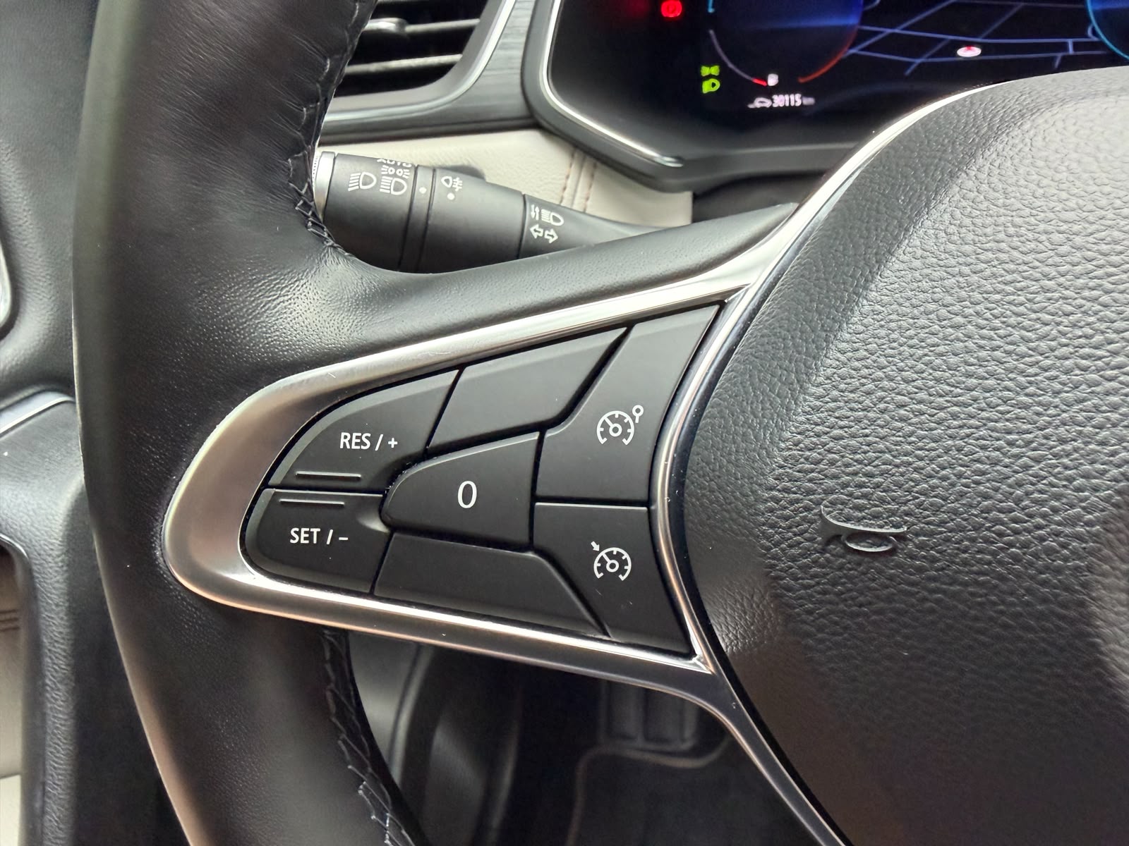 RENAULT Captur 1.6 E-Tech Initiale Paris DHT-image-19