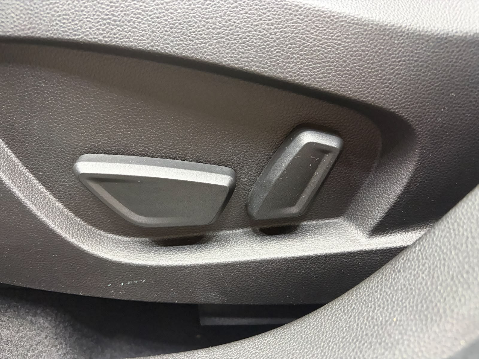 RENAULT Captur 1.6 E-Tech Initiale Paris DHT-image-11