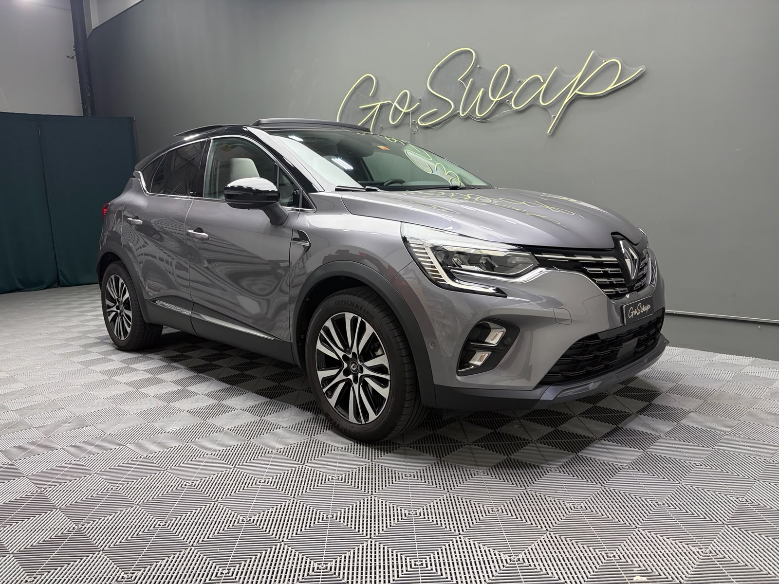 RENAULT Captur 1.6 E-Tech Initiale Paris DHT-image-0