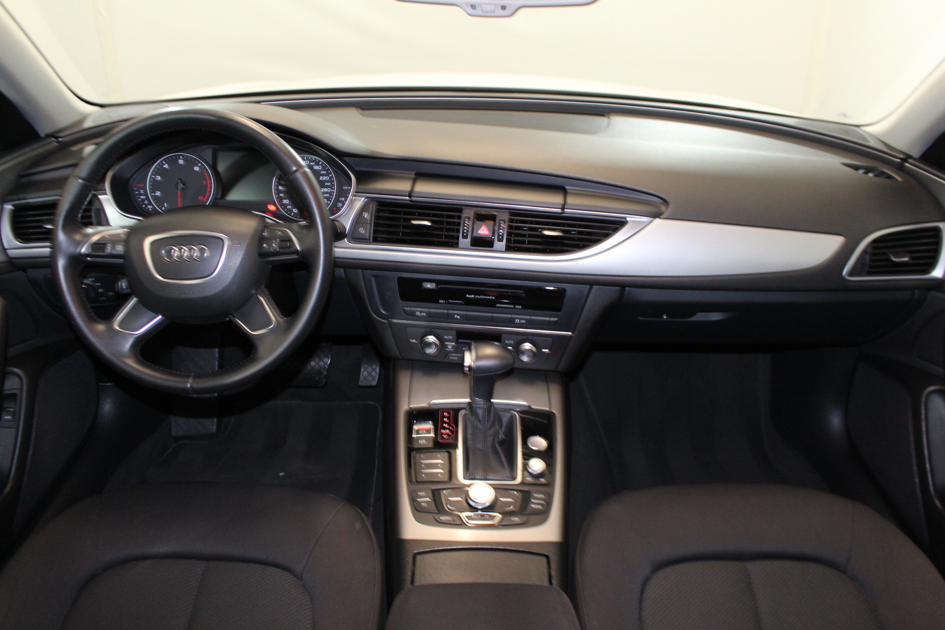 AUDI A6 Avant 2.0 TFSI M-Tronic-image-12