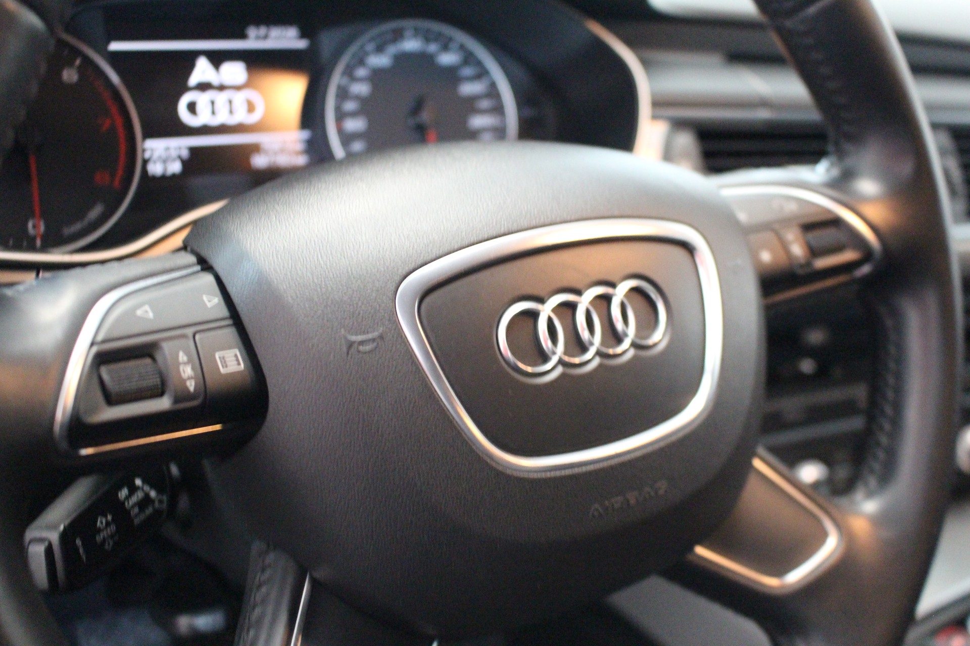 AUDI A6 Avant 2.0 TFSI M-Tronic-image-13