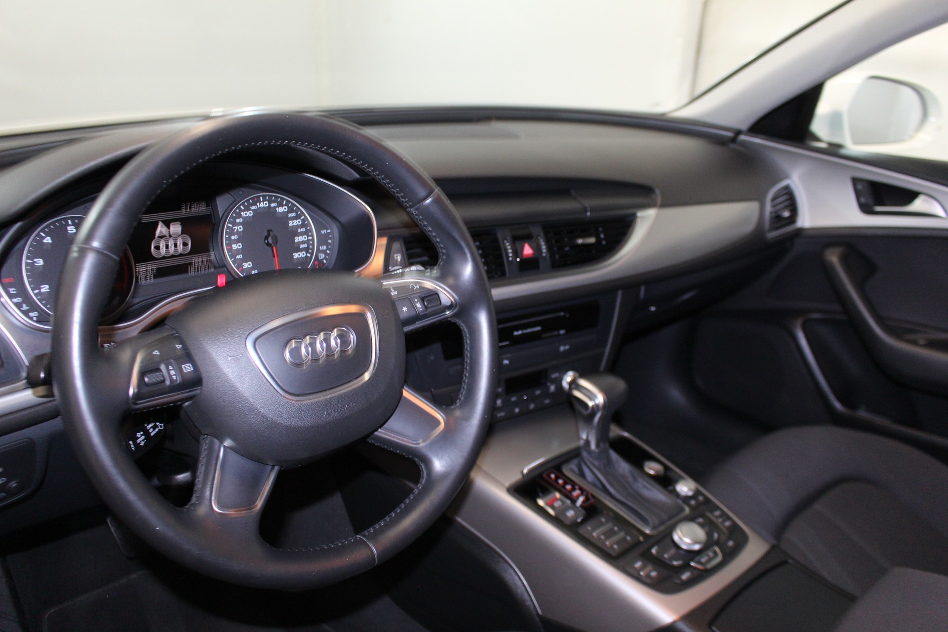 AUDI A6 Avant 2.0 TFSI M-Tronic-image-11