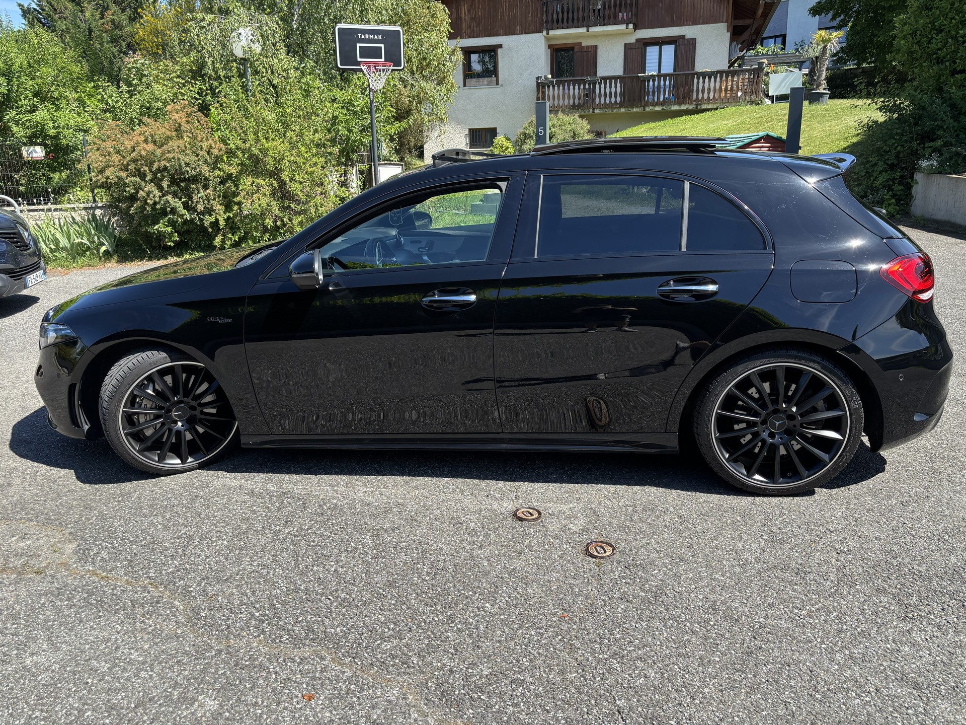 MERCEDES-BENZ A 35 AMG 4matic-image-5