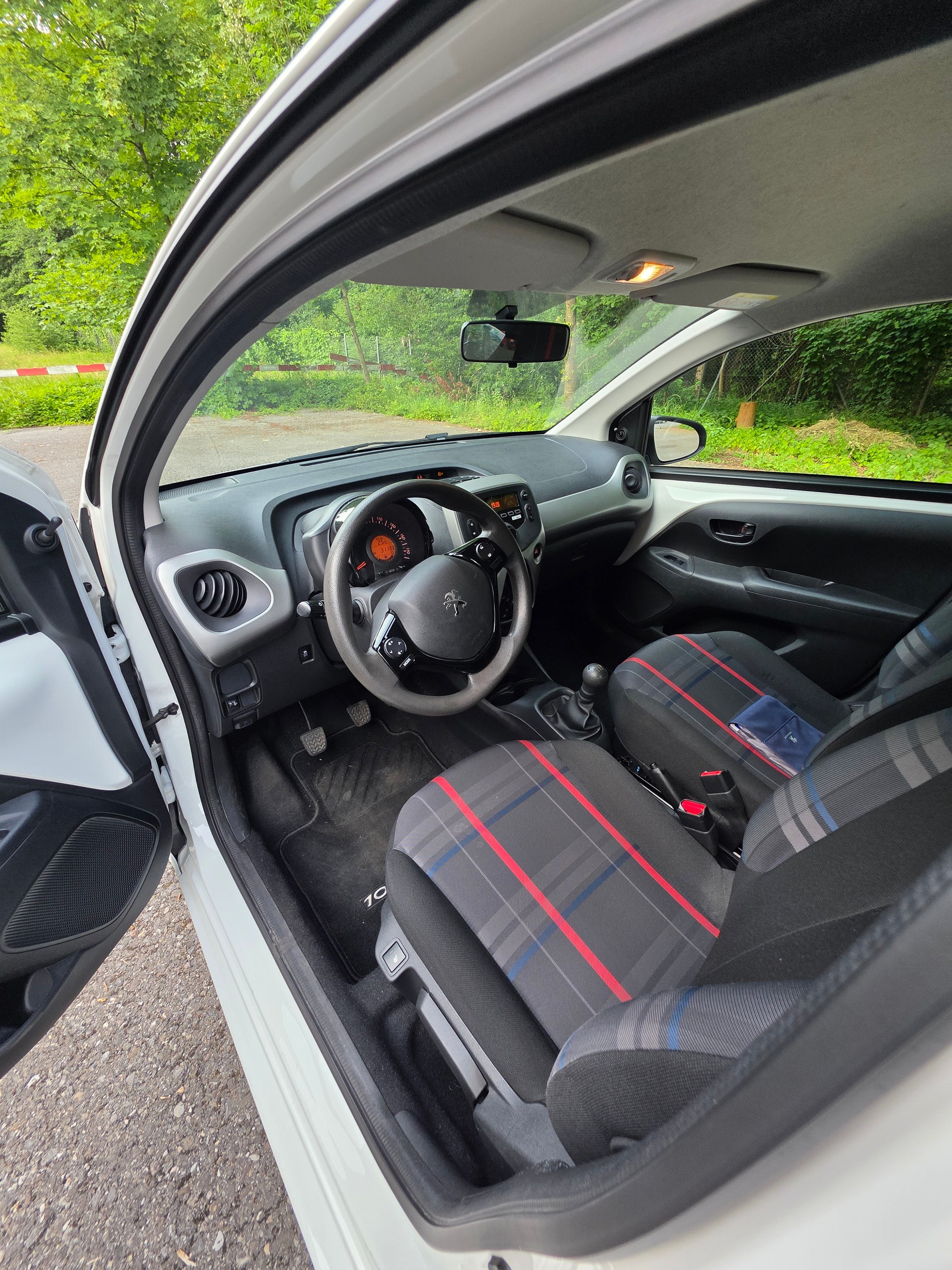 PEUGEOT 108 1.0 VTi Active-image-8