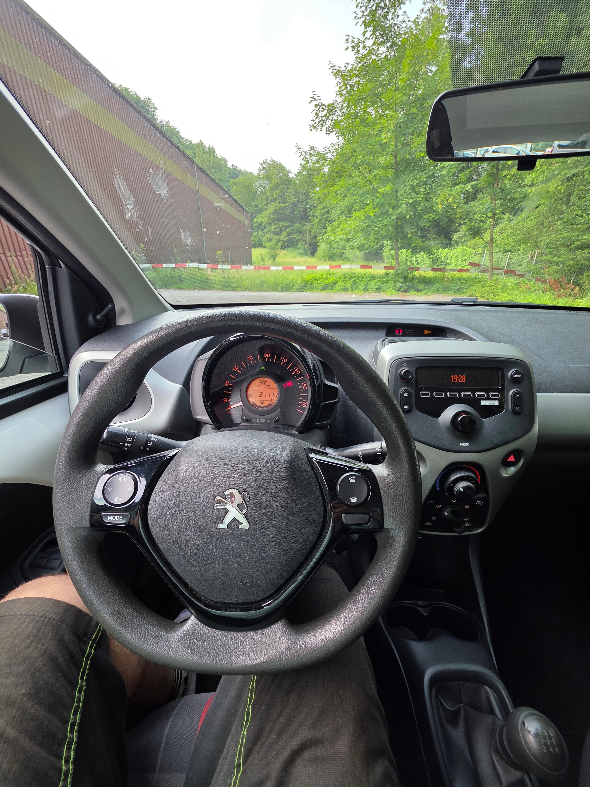 PEUGEOT 108 1.0 VTi Active-image-9