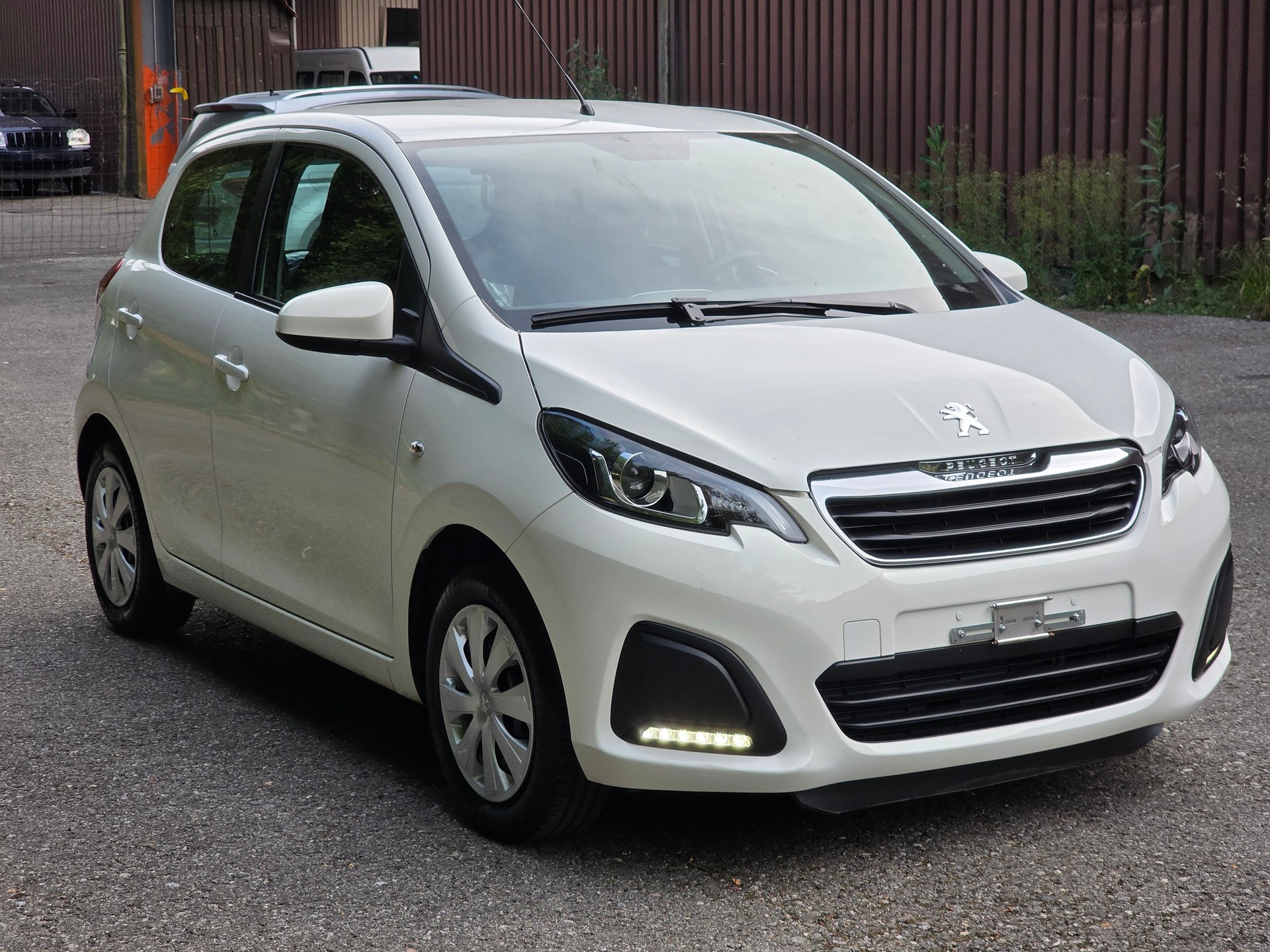 PEUGEOT 108 1.0 VTi Active-image-1
