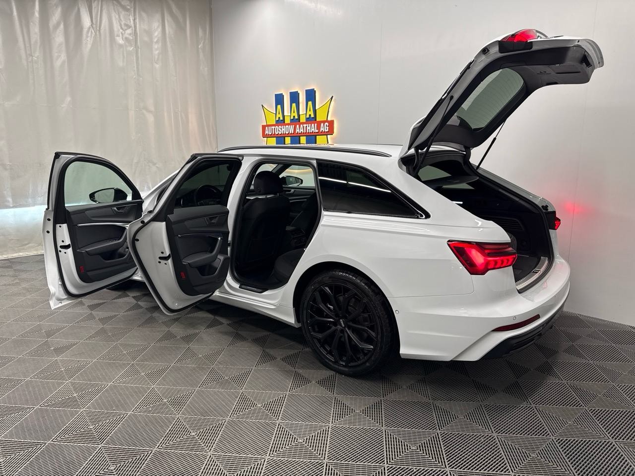AUDI A6 Avant 45 TFSI S line S-tronic quattro-image-14