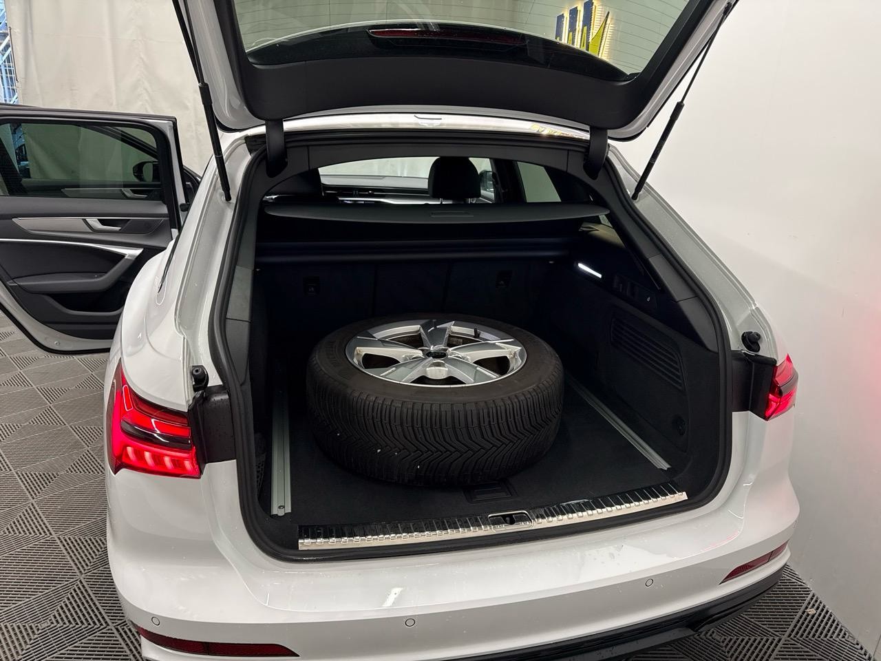 AUDI A6 Avant 45 TFSI S line S-tronic quattro-image-13