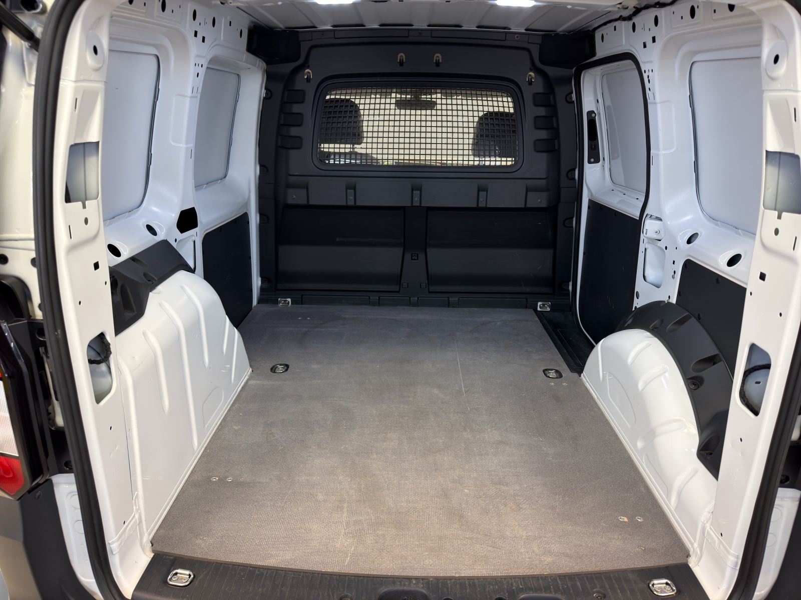VW Caddy Cargo 2.0TDI-image-12