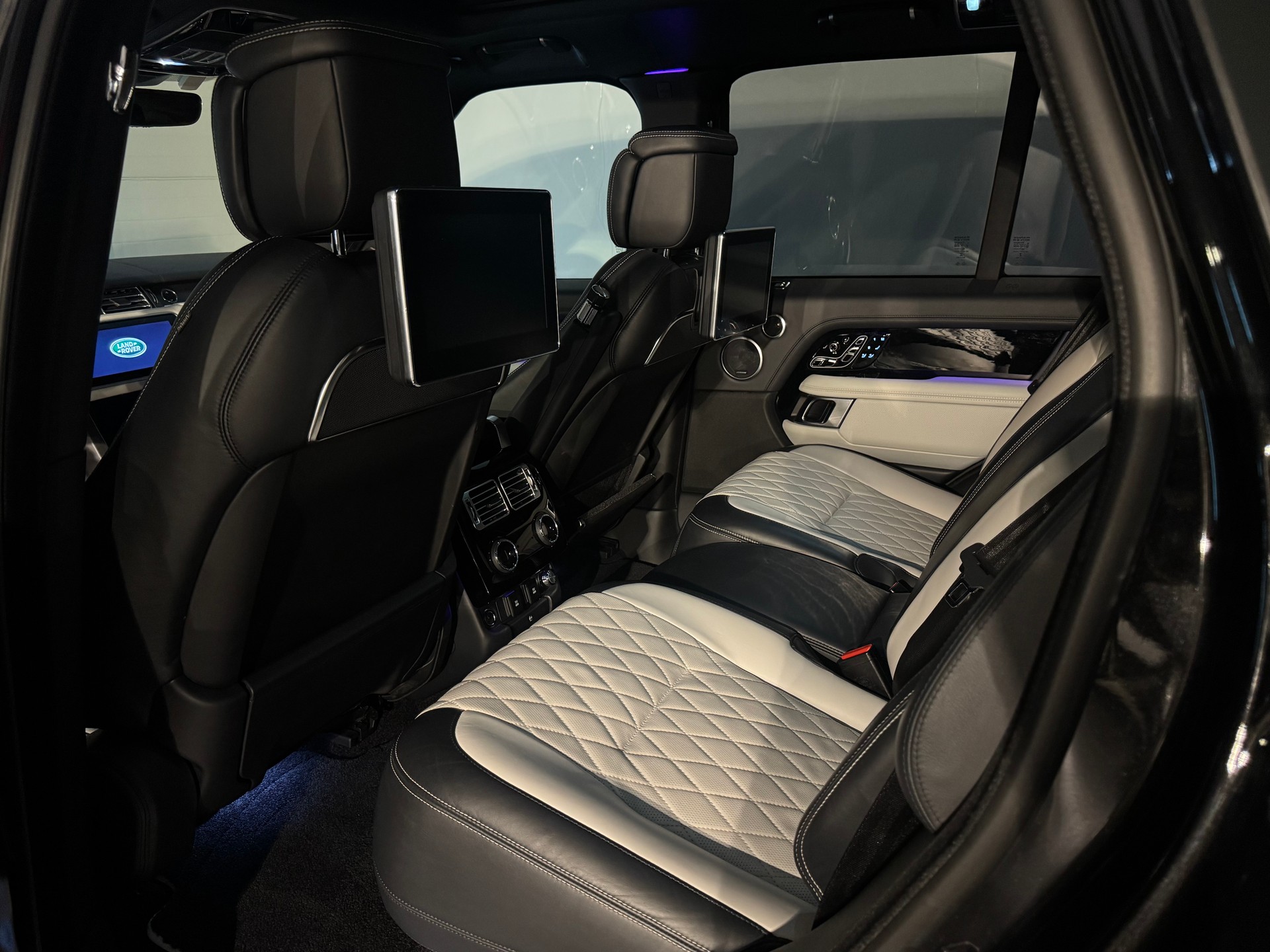 LAND ROVER Range Rover 5.0 V8 S/C SV AB Dynamic Automatic-image-19
