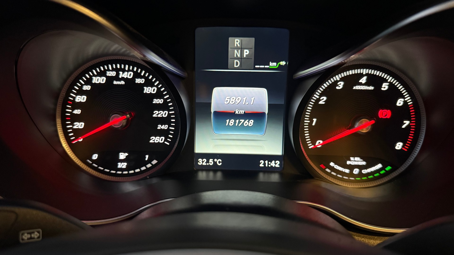 MERCEDES-BENZ C 350 e Avantgarde 7G-Tronic-image-12