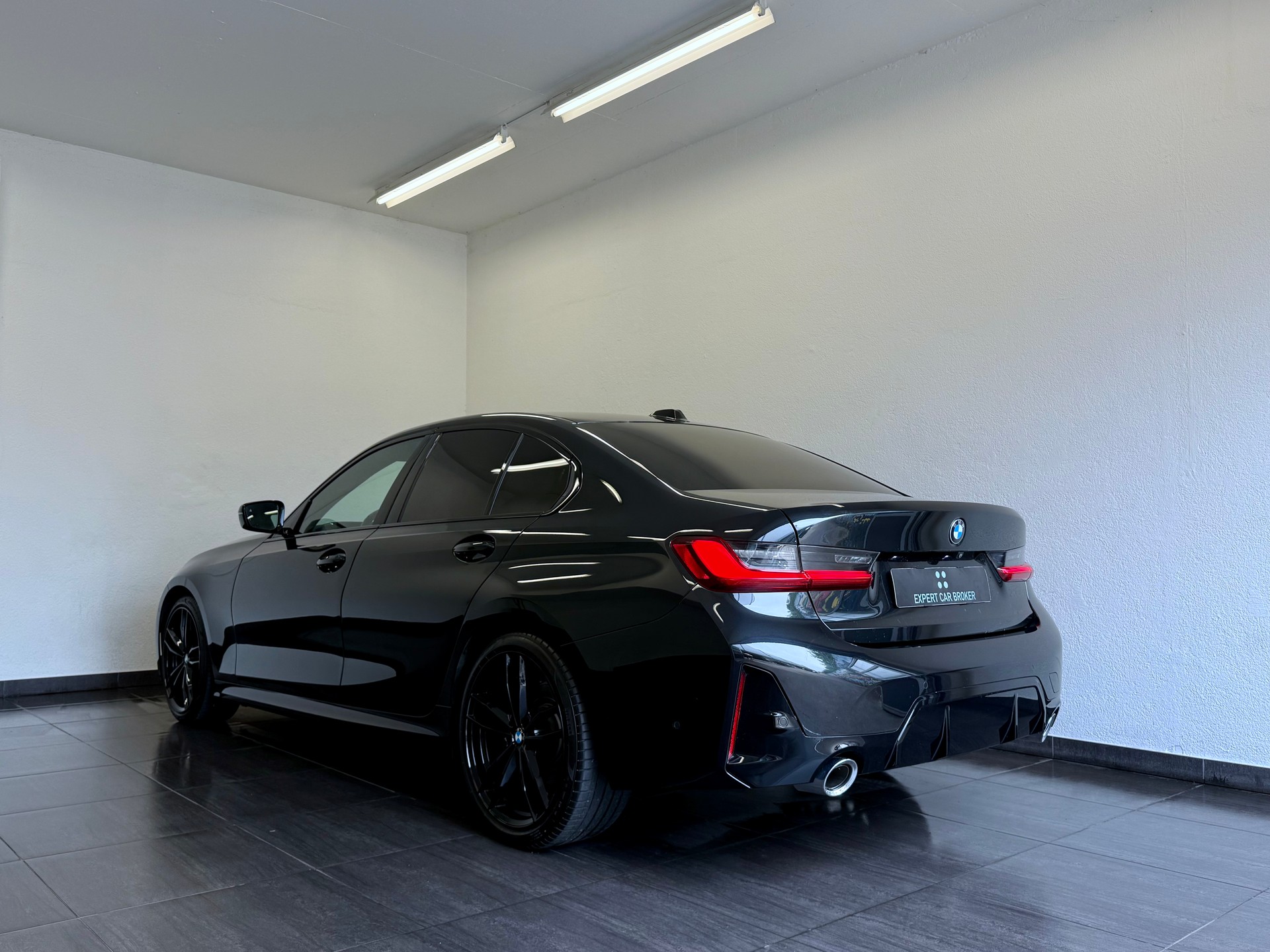 BMW 320d xDrive 48V Steptronic M Sport-image-1