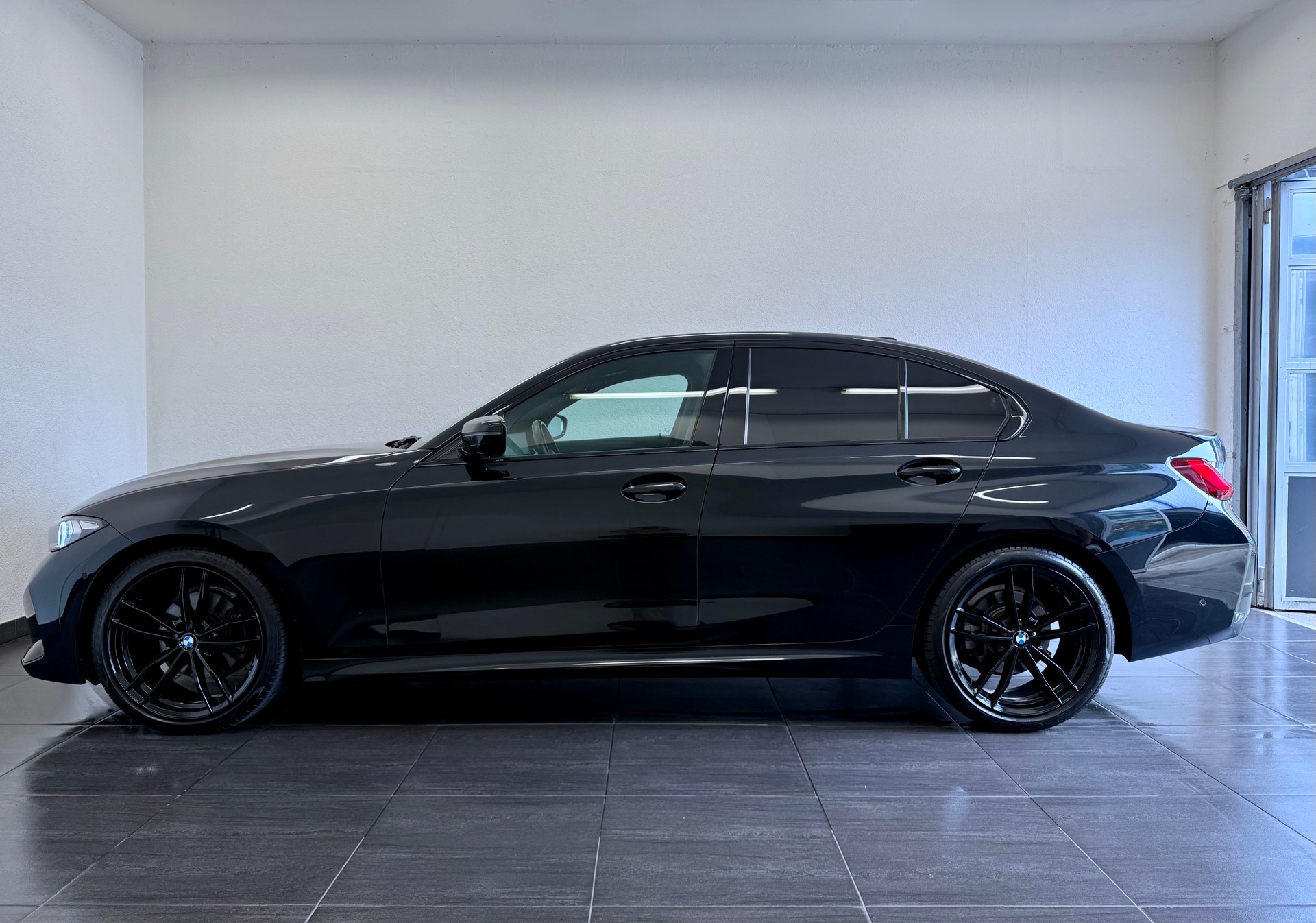 BMW 320d xDrive 48V Steptronic M Sport-image-6