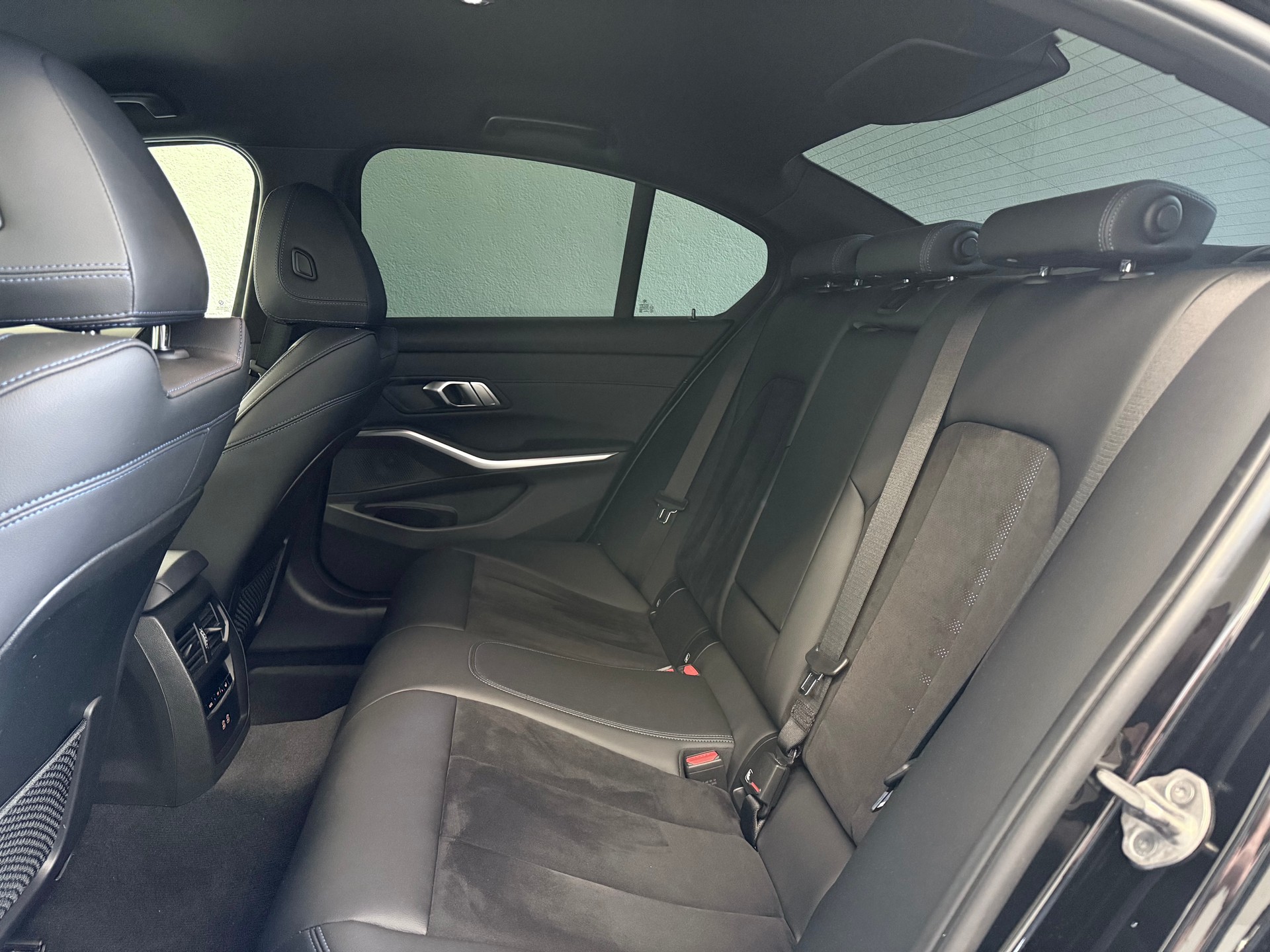 BMW 320d xDrive 48V Steptronic M Sport-image-5