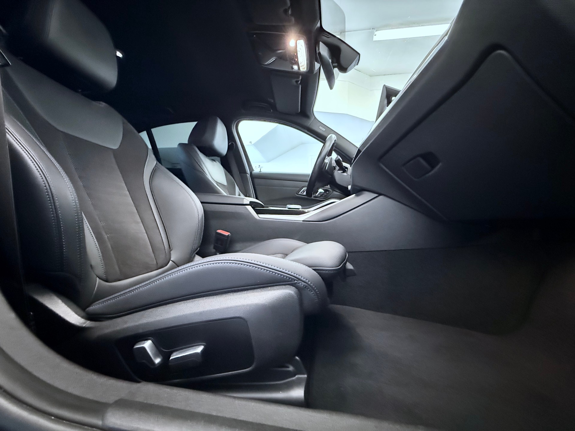 BMW 320d xDrive 48V Steptronic M Sport-image-19